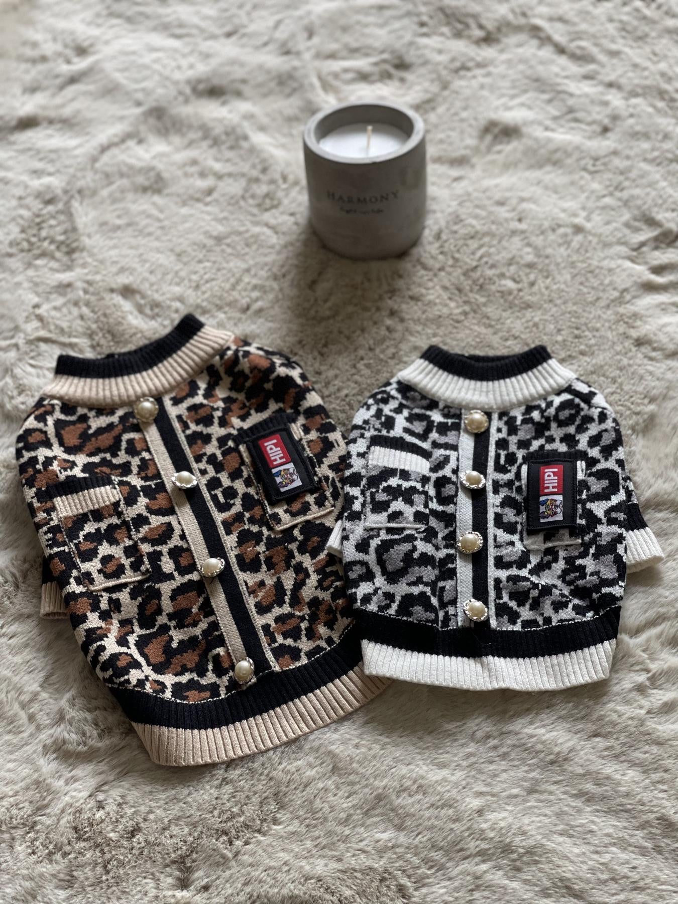 Светр сірого кольору з принтом Леопард