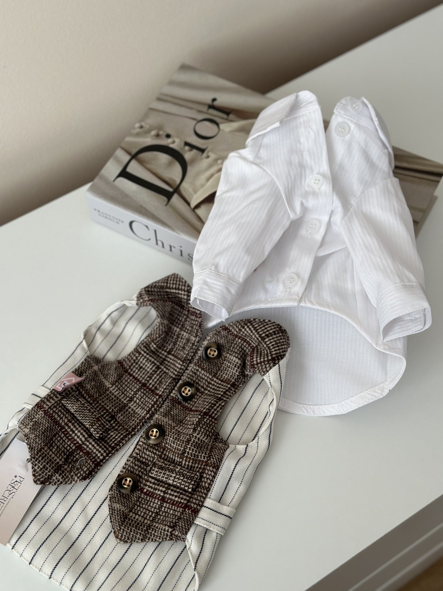 Смокінг біло-бежевого кольору Gentle Cream