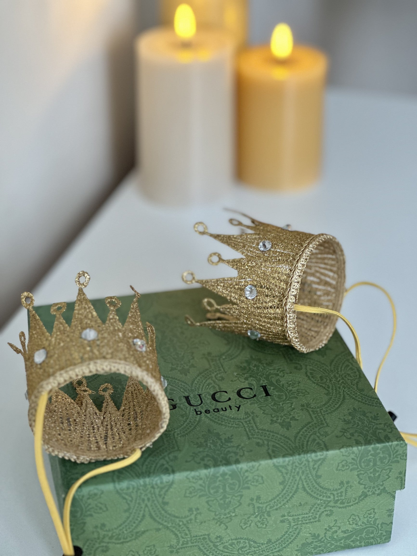 Корона золотого кольору Royale Gold