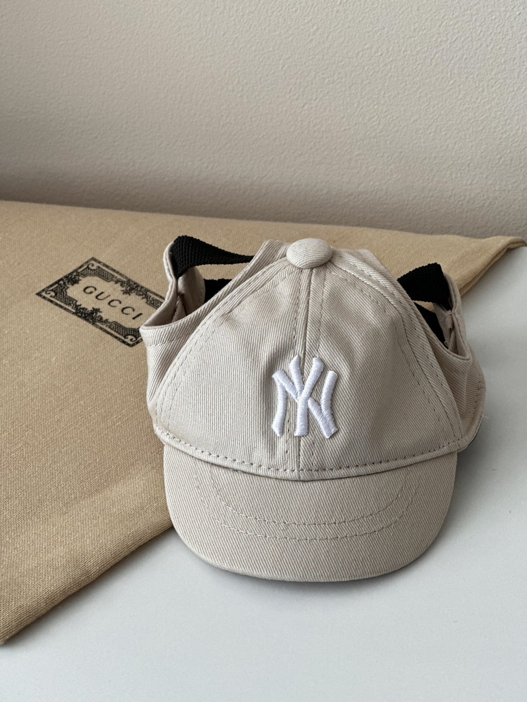 Кепка бежевого кольору NY