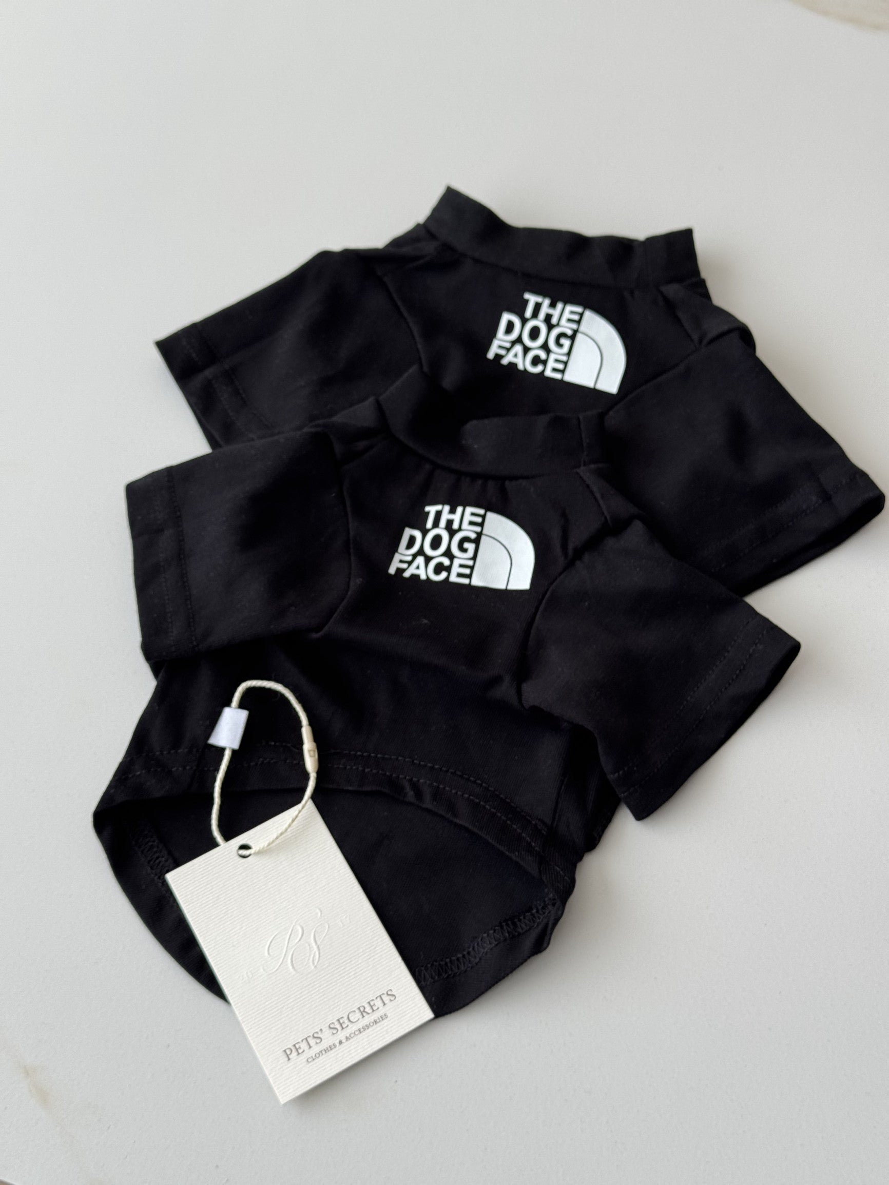 Футболка чорного кольору з принтом The Dog Face