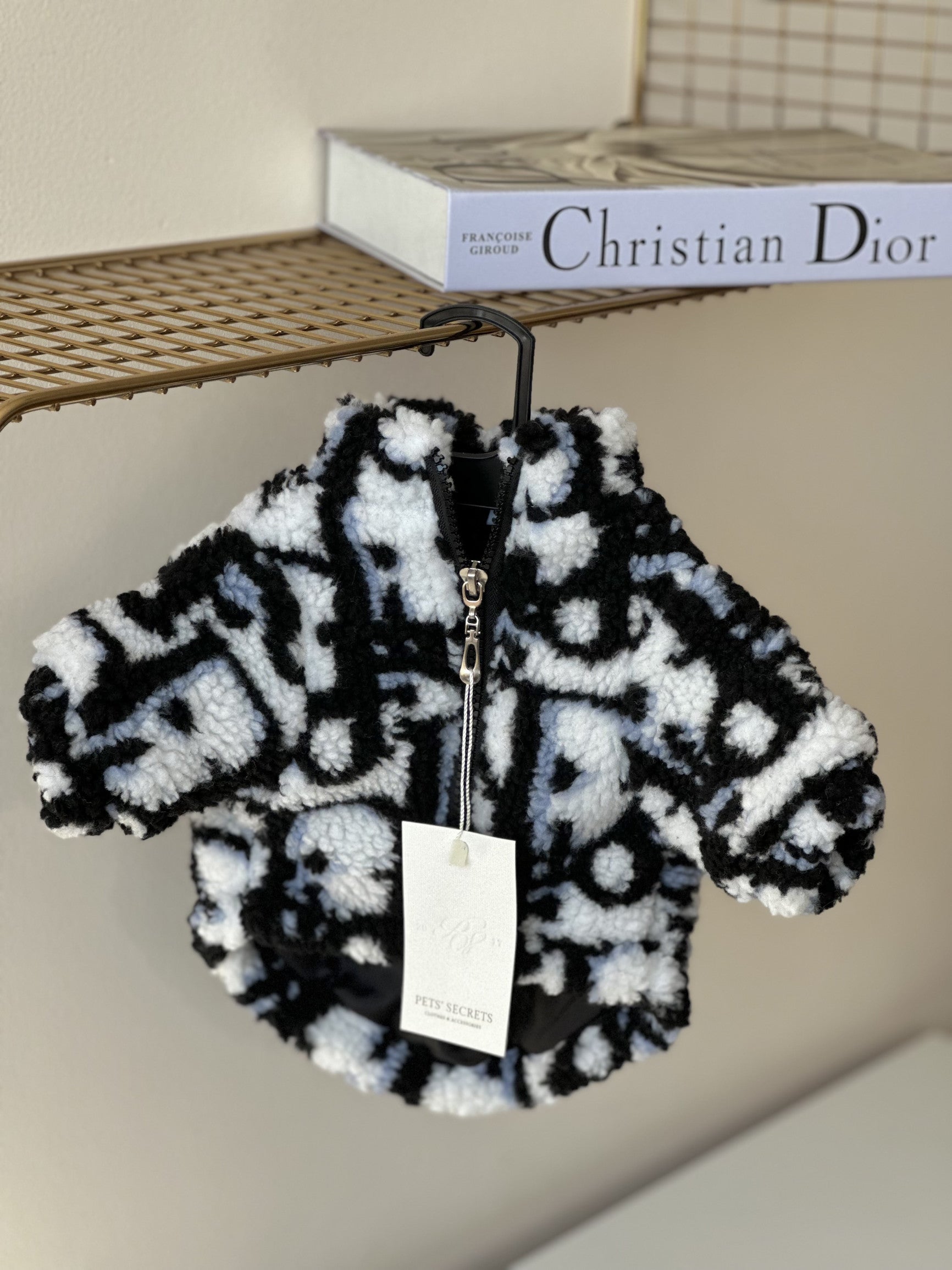 Шуба білого кольору з принтом Dior