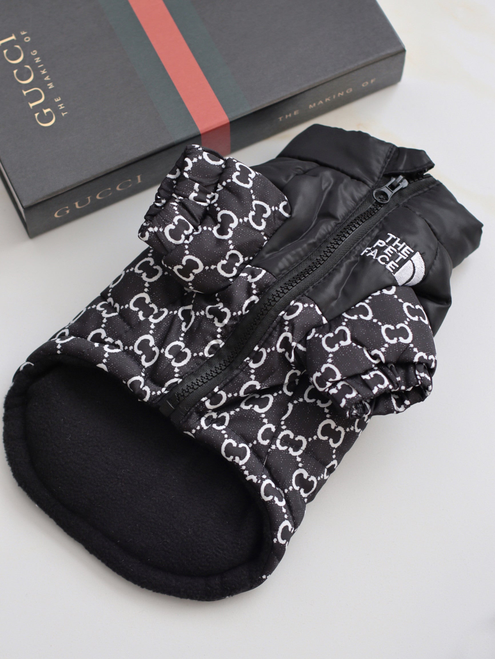 Куртка чорного кольору The pet face GG