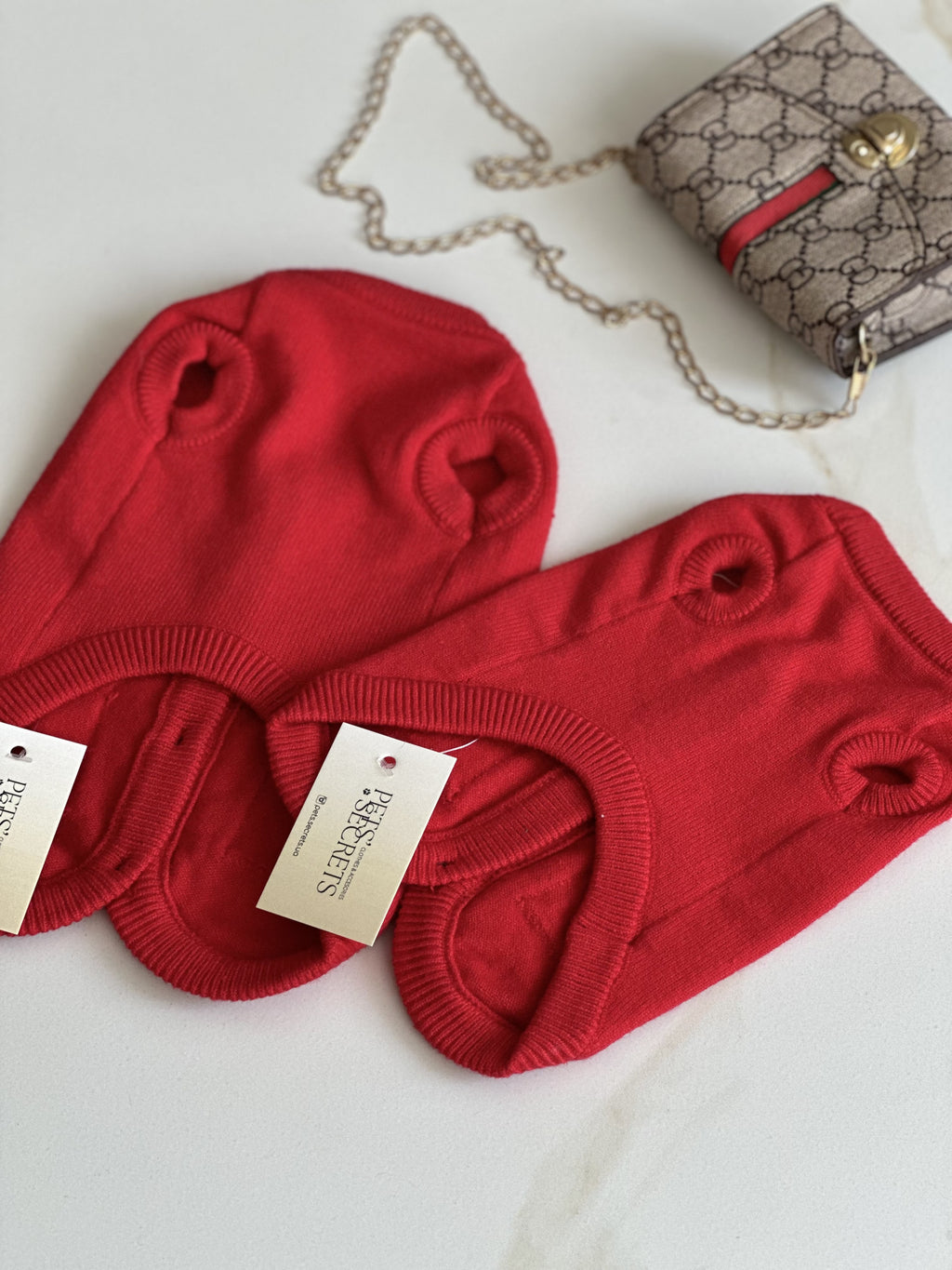 Светр-безрукавка червоного кольору Designed