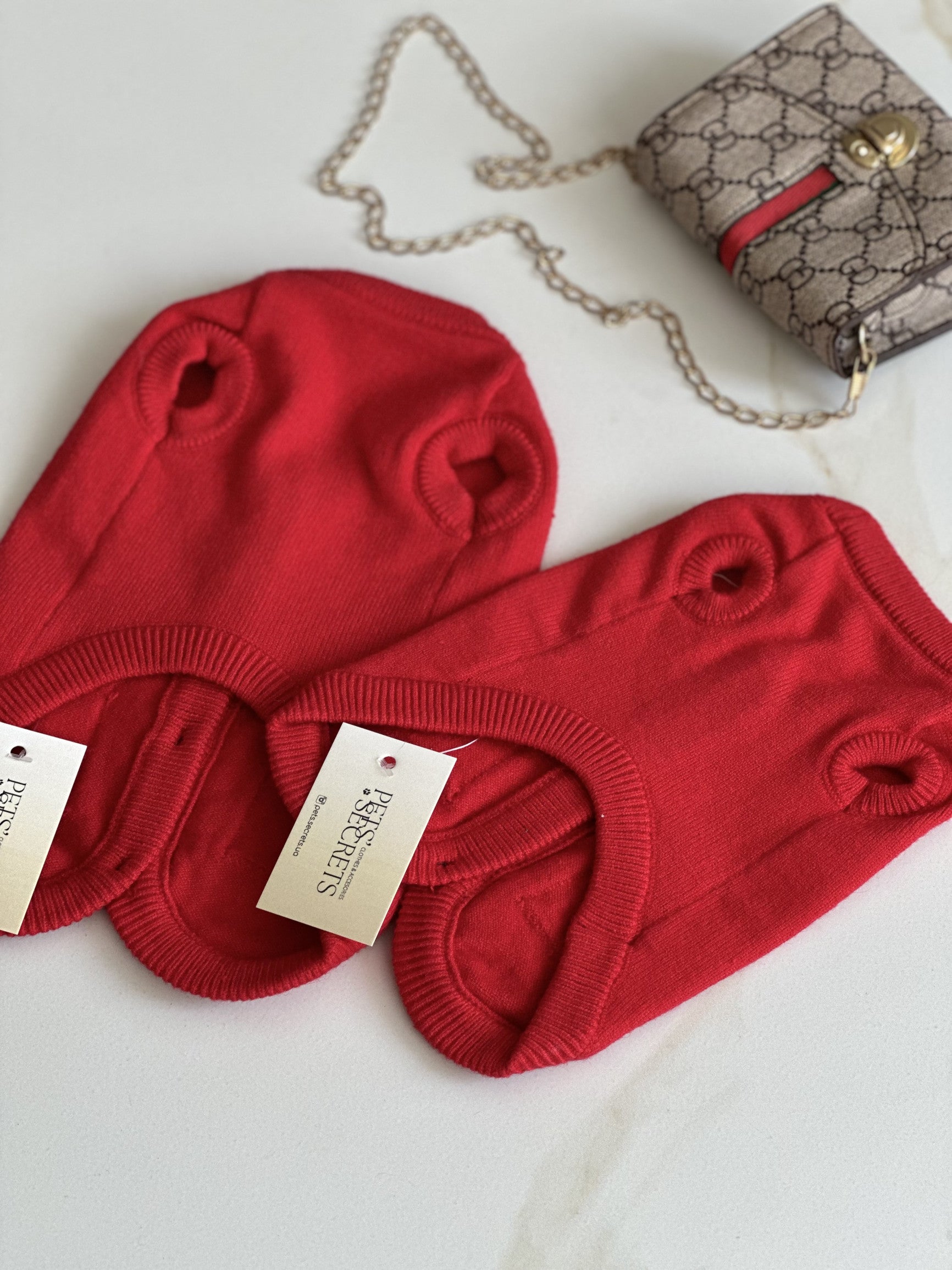 Светр-безрукавка червоного кольору Designed