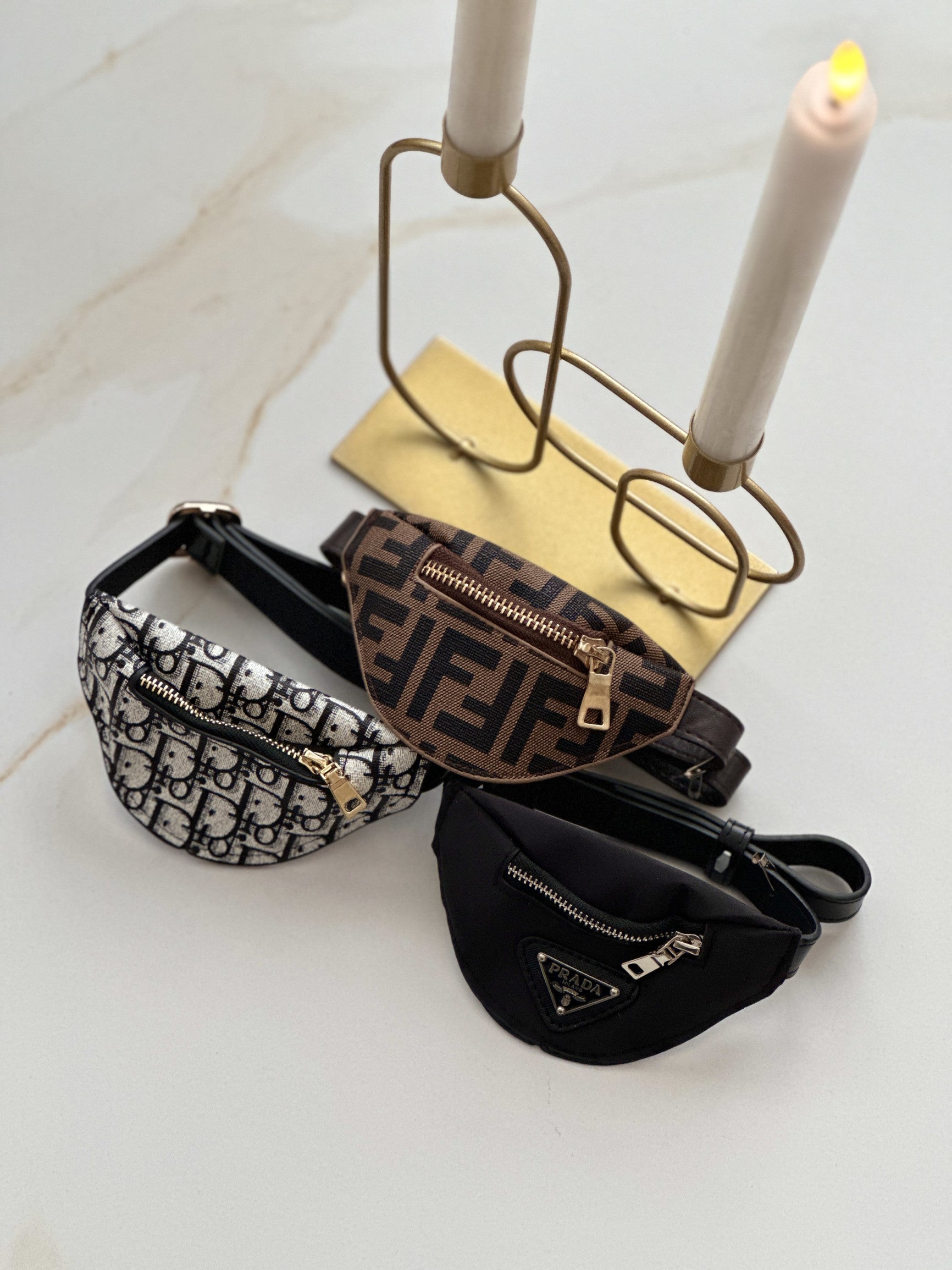 Бананка чорного кольору Prada