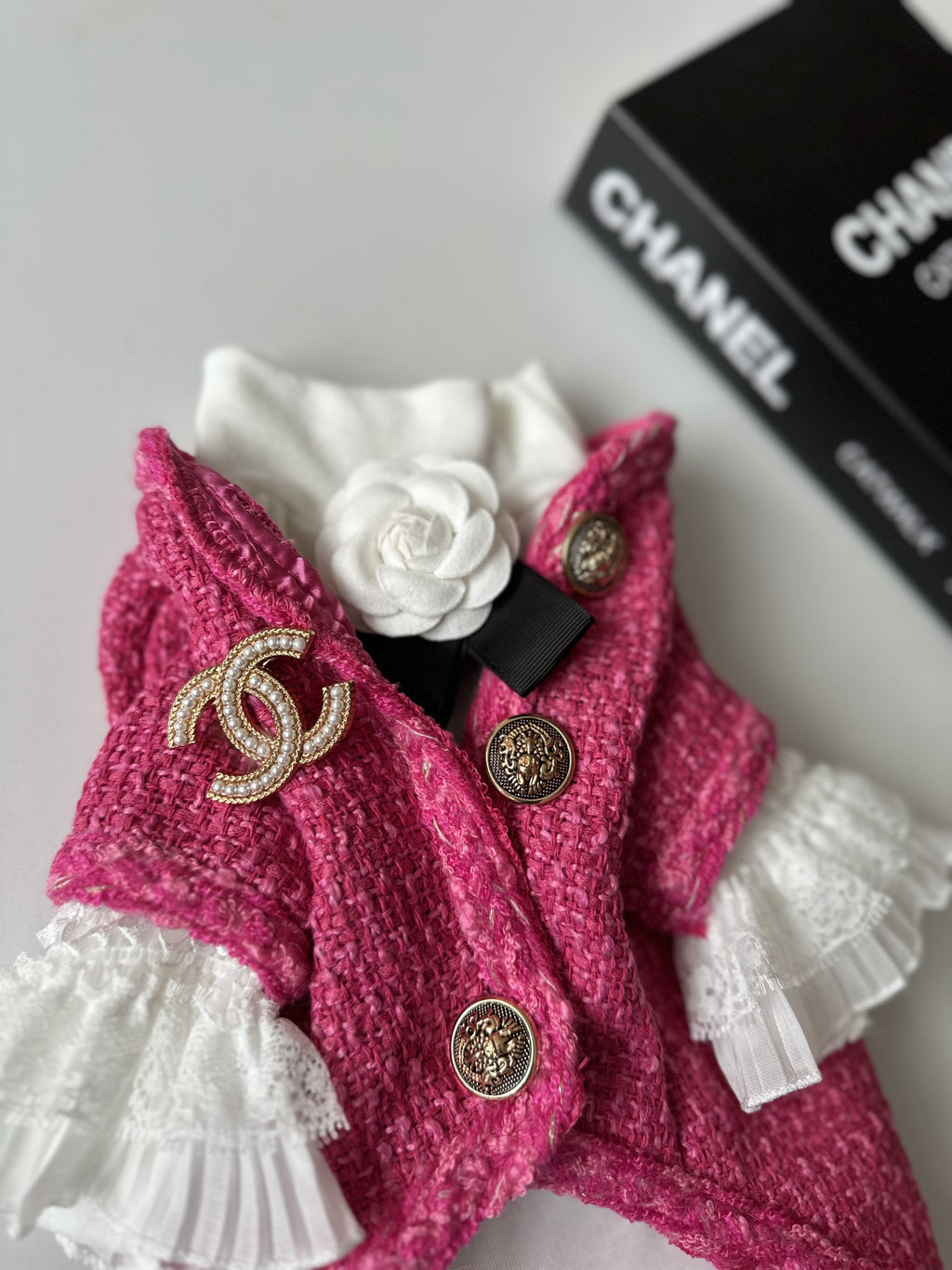 Кардиган рожевого кольору Chanel з гольфом білого кольору