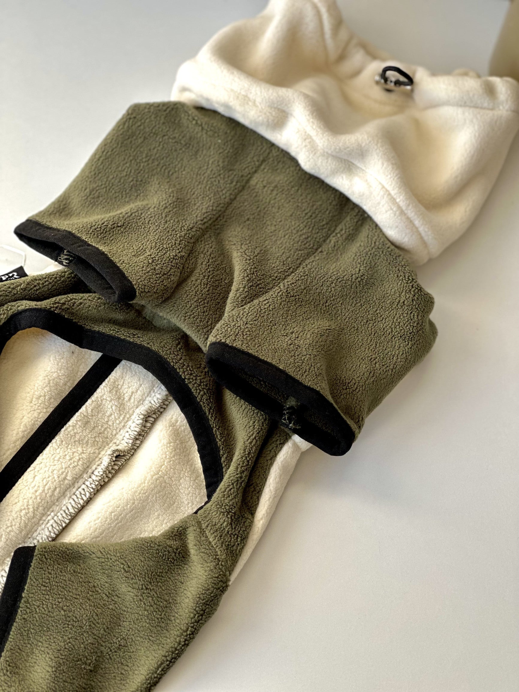 Комбінезон молочно-оливкового кольору Hunter Set