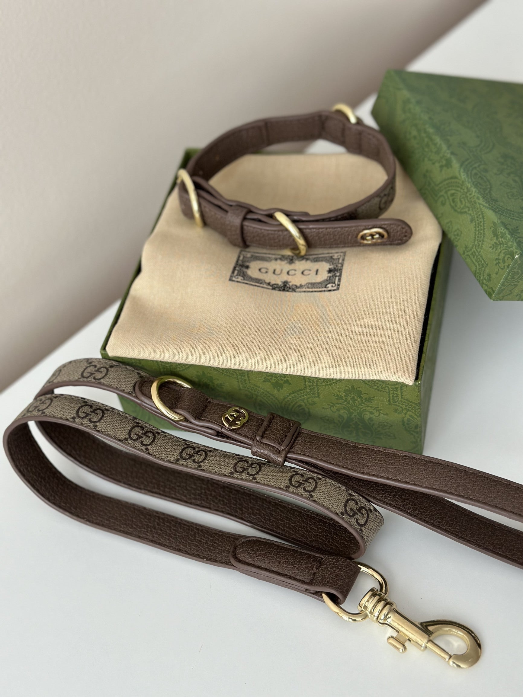 Нашийник у наборі з повідцем коричневого кольору з принтом Gucci