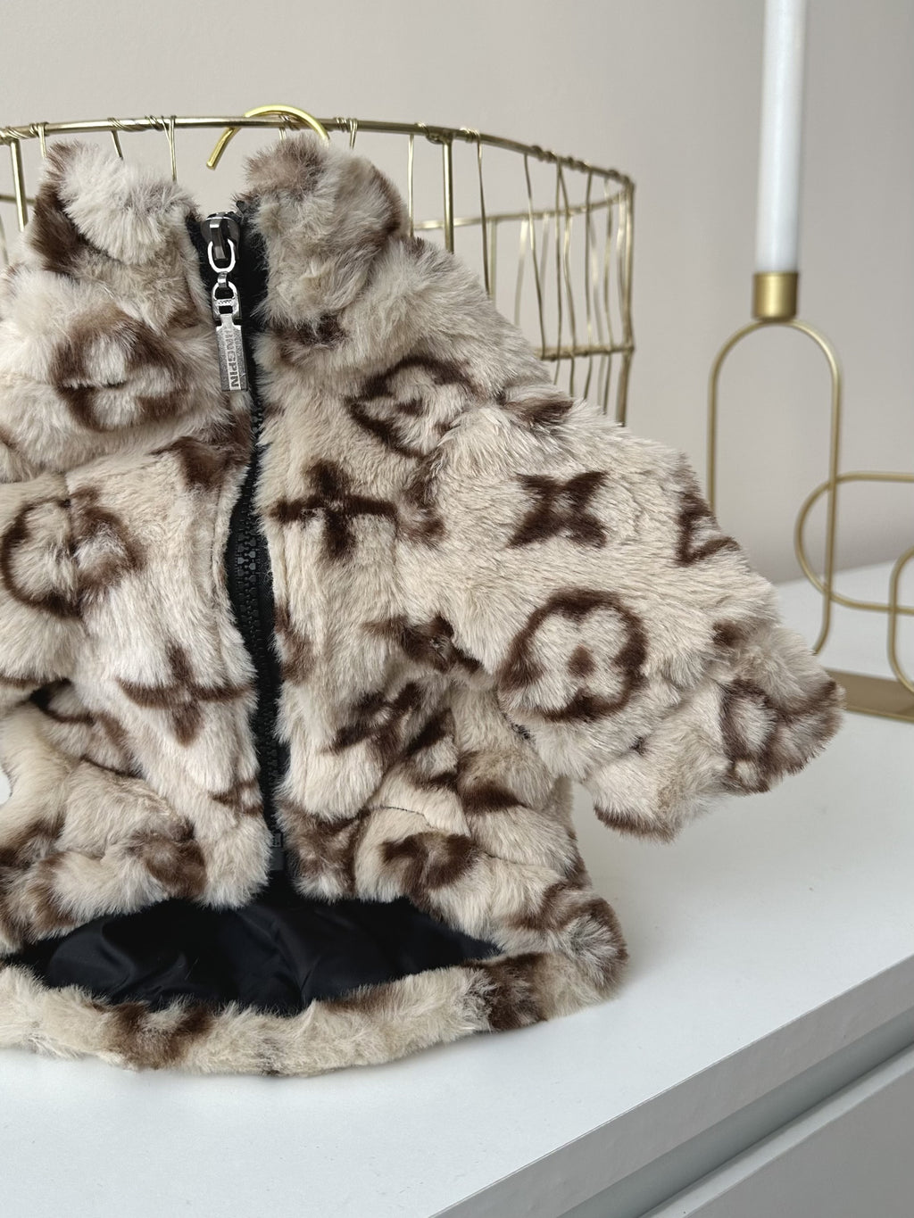 Шуба бежевого кольору Louis Vuitton Couture