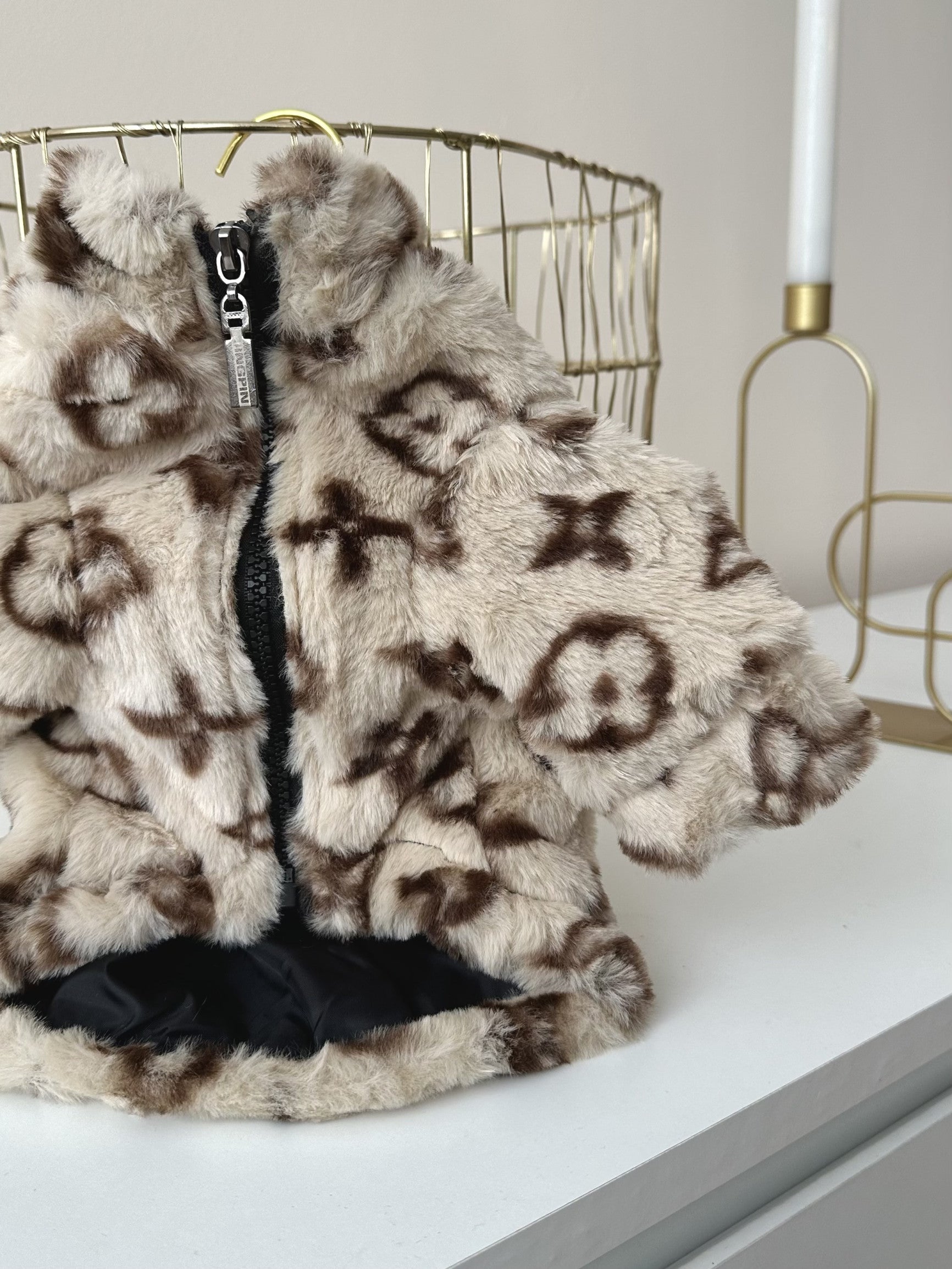 Шуба бежевого кольору Louis Vuitton Couture