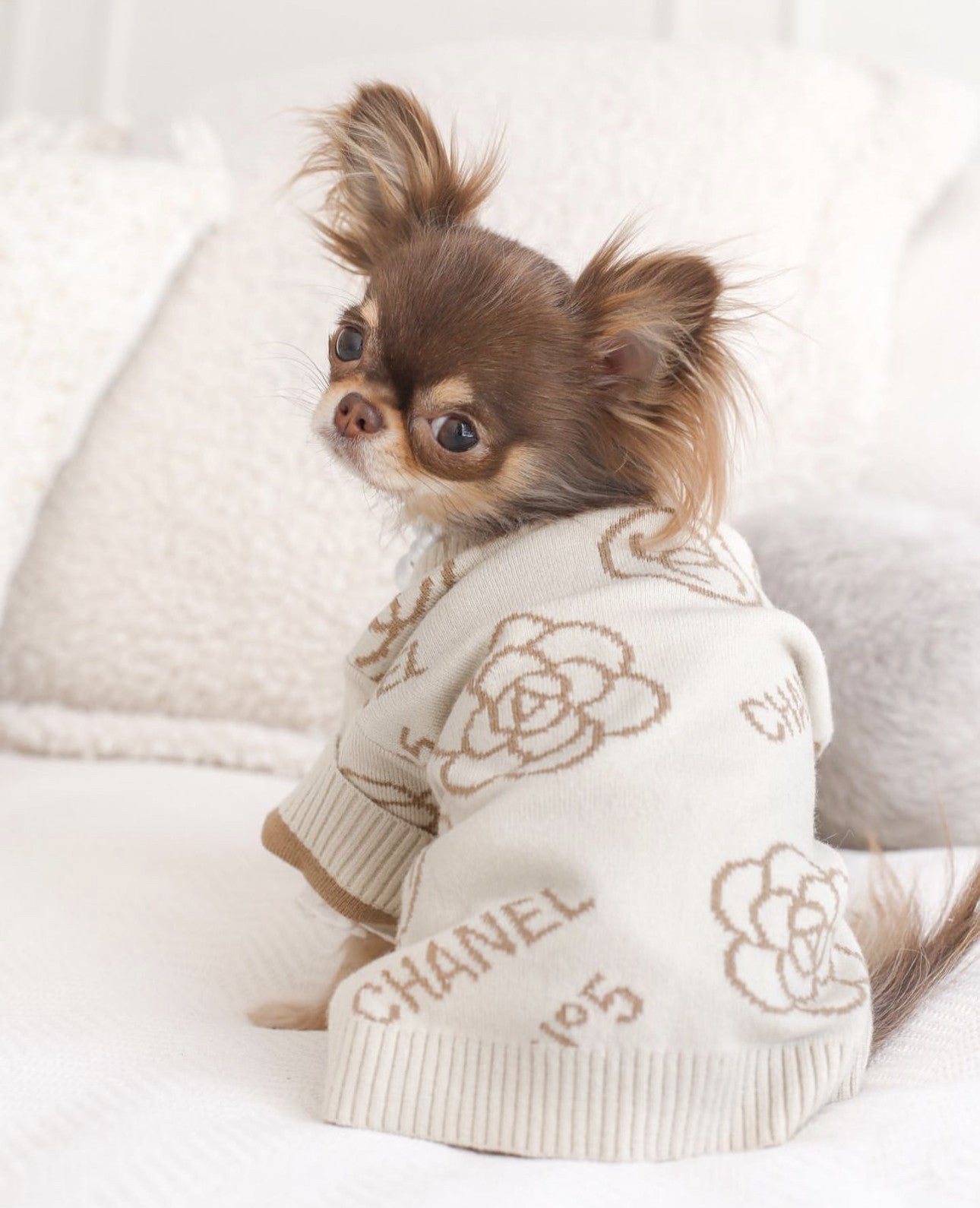 Кардиган бежевого кольору з принтом Chanel