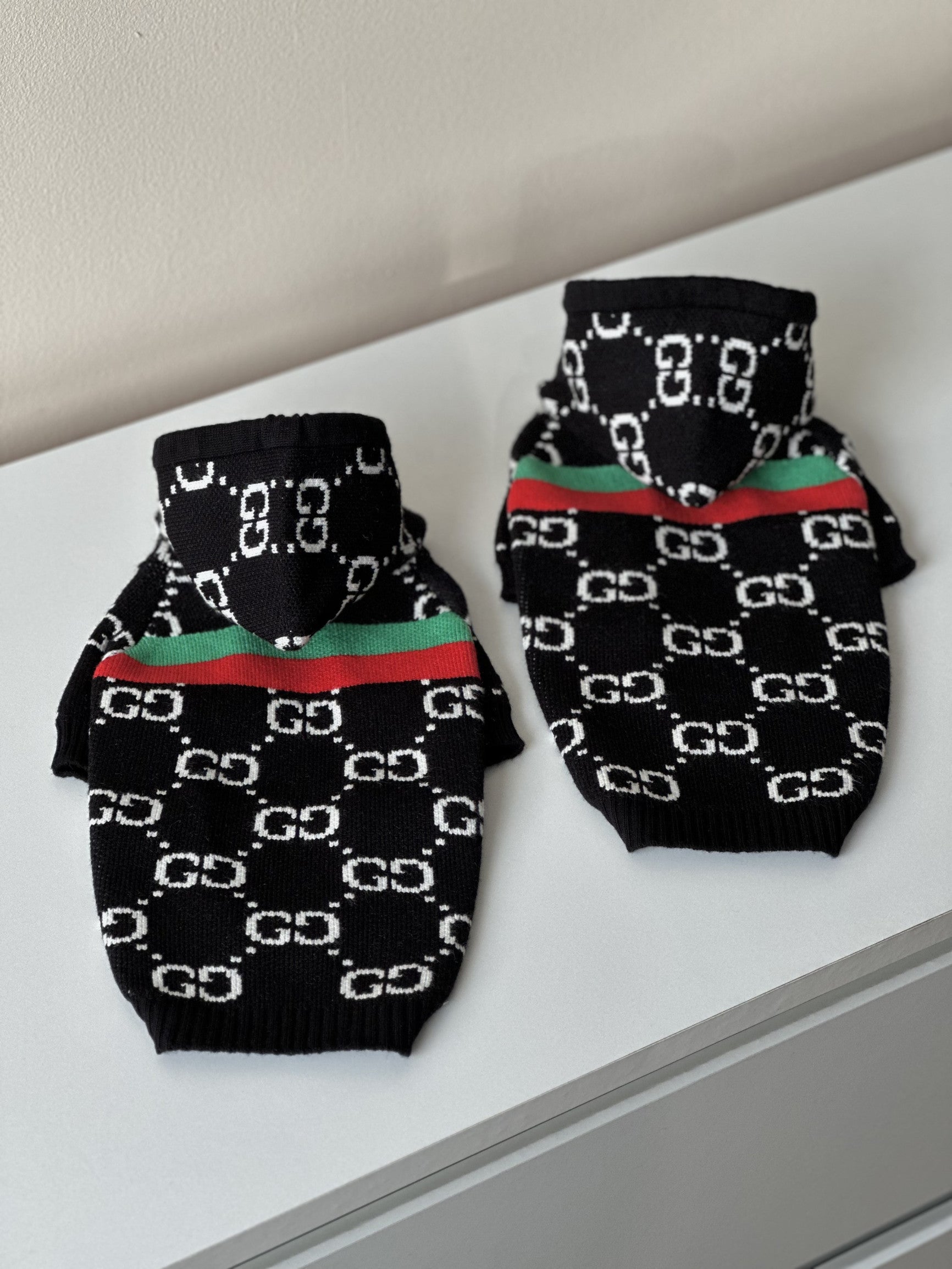 Худі чорного кольору з принтом Gucci