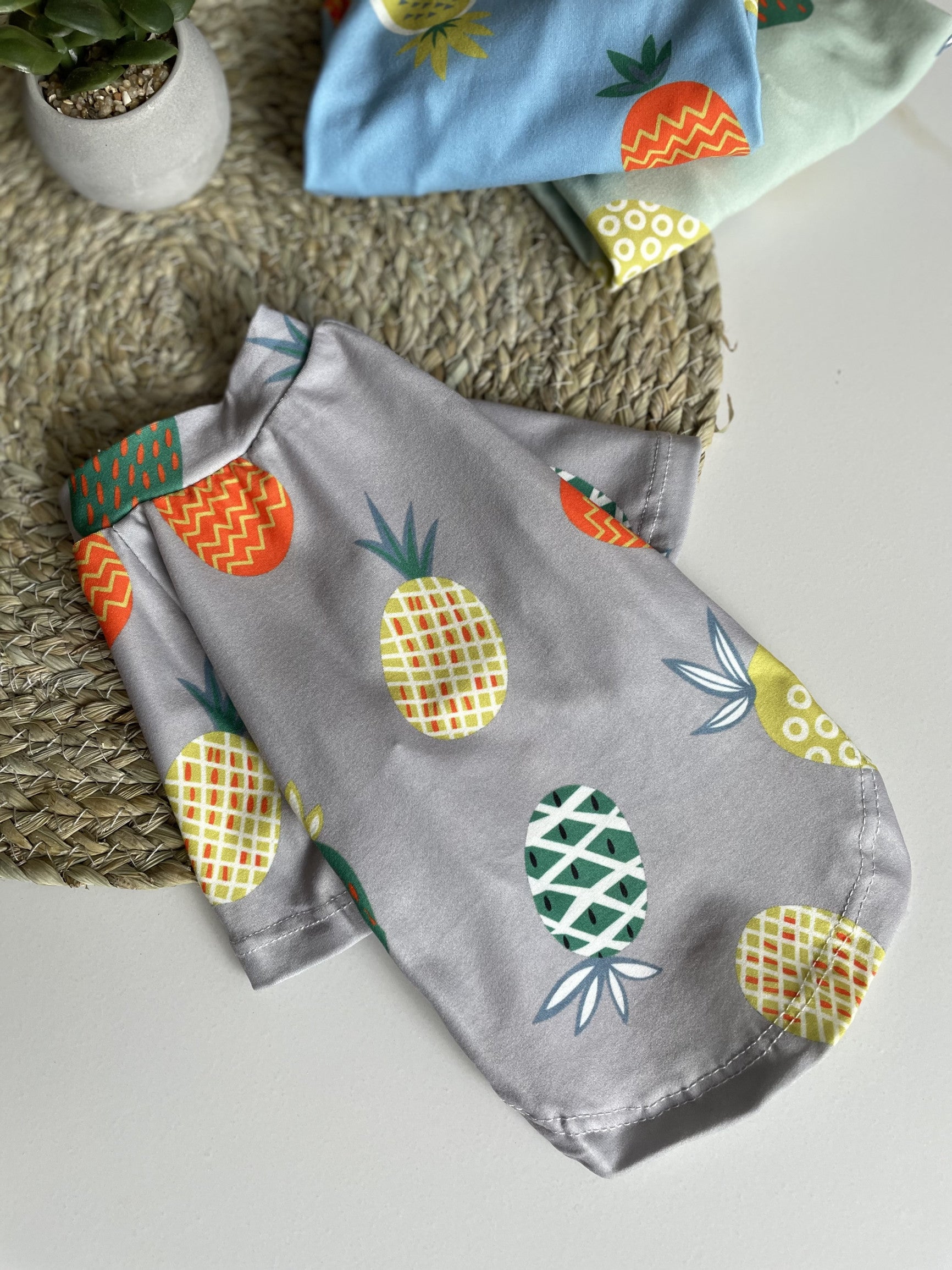 Gray T-shirt with Pineapple print