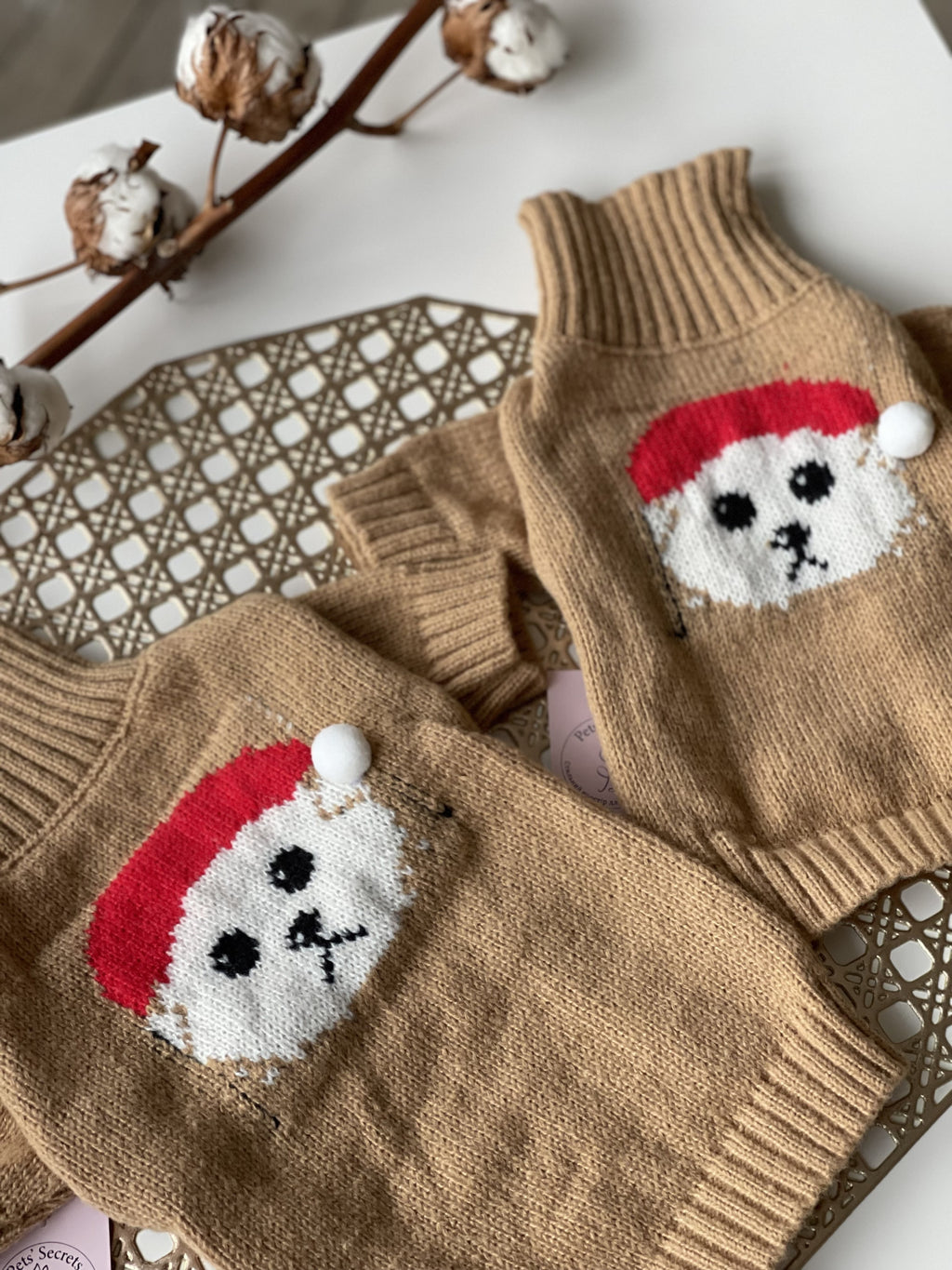 Светр бежевого кольору з новорічним принтом Dog