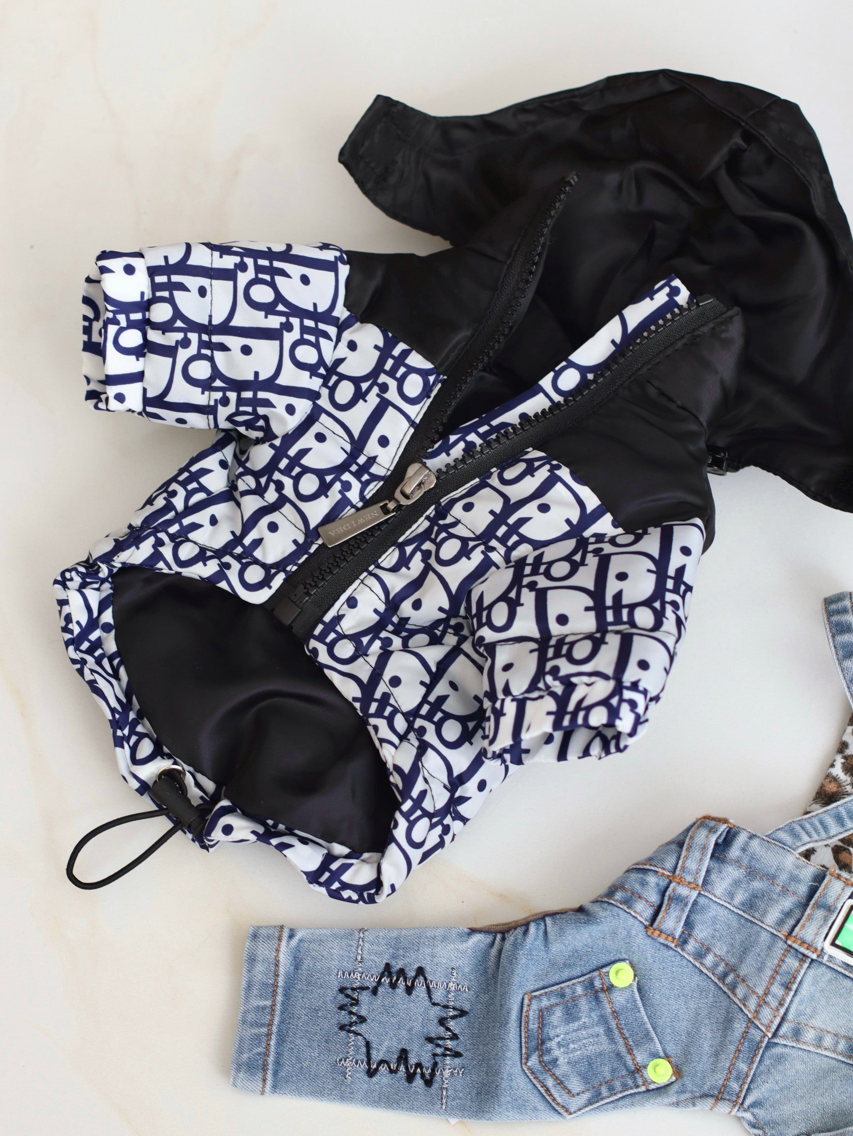 Куртка білого кольору з принтом Dior