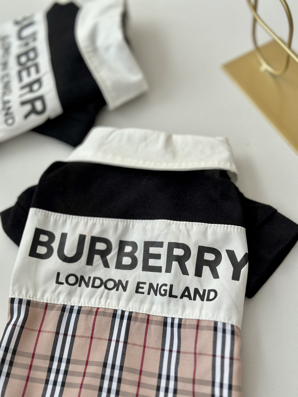 Black polo shirt with Burberry print