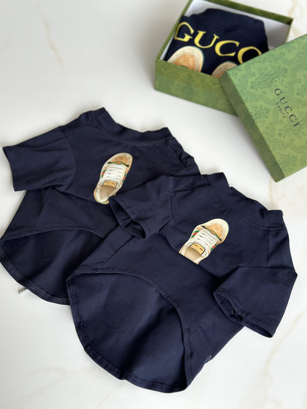 Navy blue T-shirt with sneakers and Gucci print