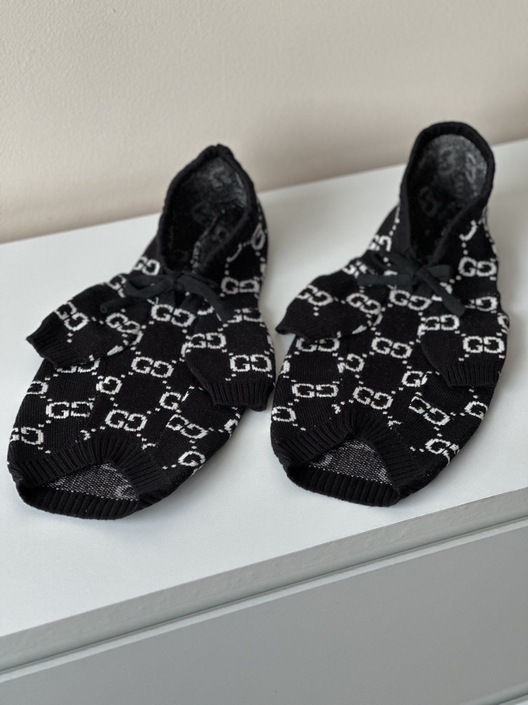 Худі чорного кольору з принтом Gucci