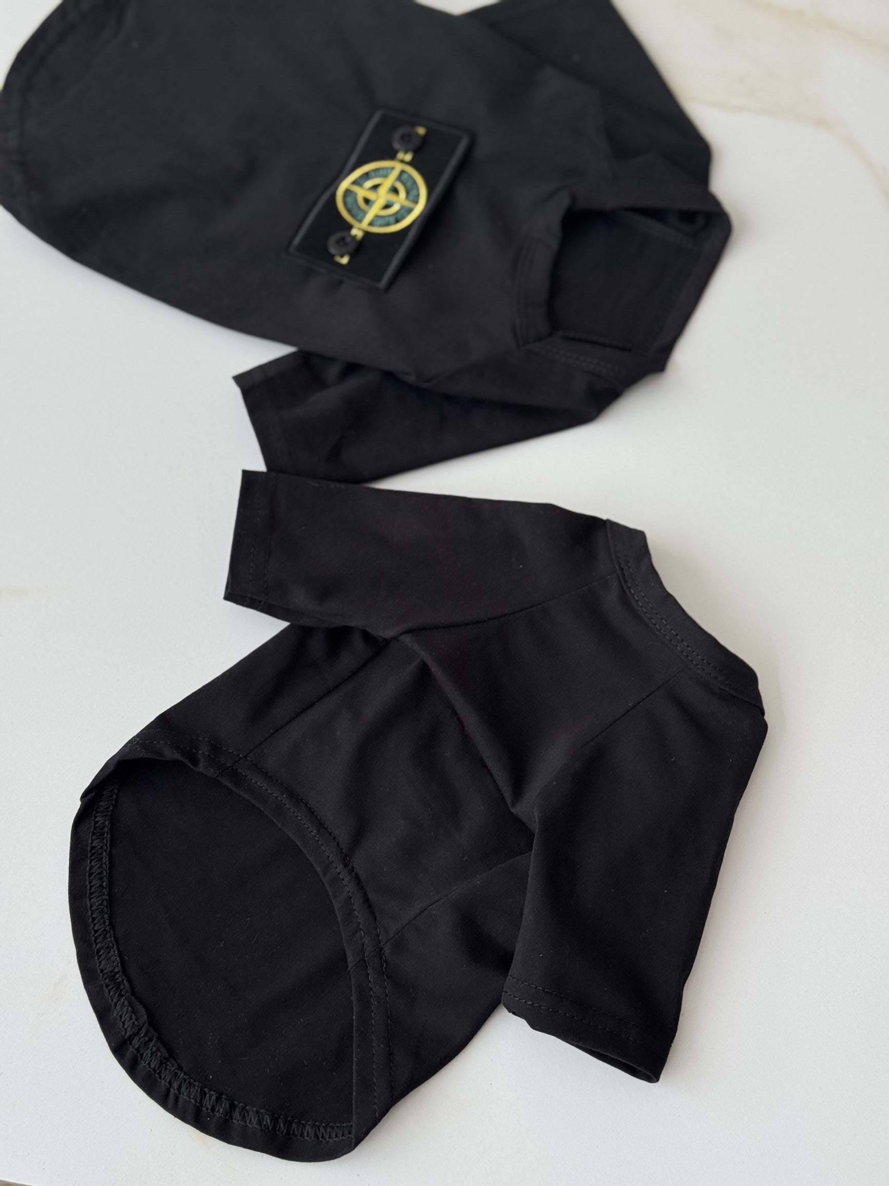 Футболка чорного кольору Stone Island