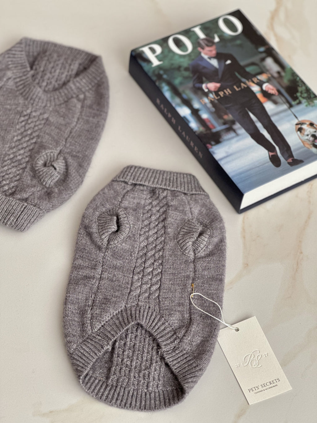 Светр-безрукавка сірого кольору Never Hood