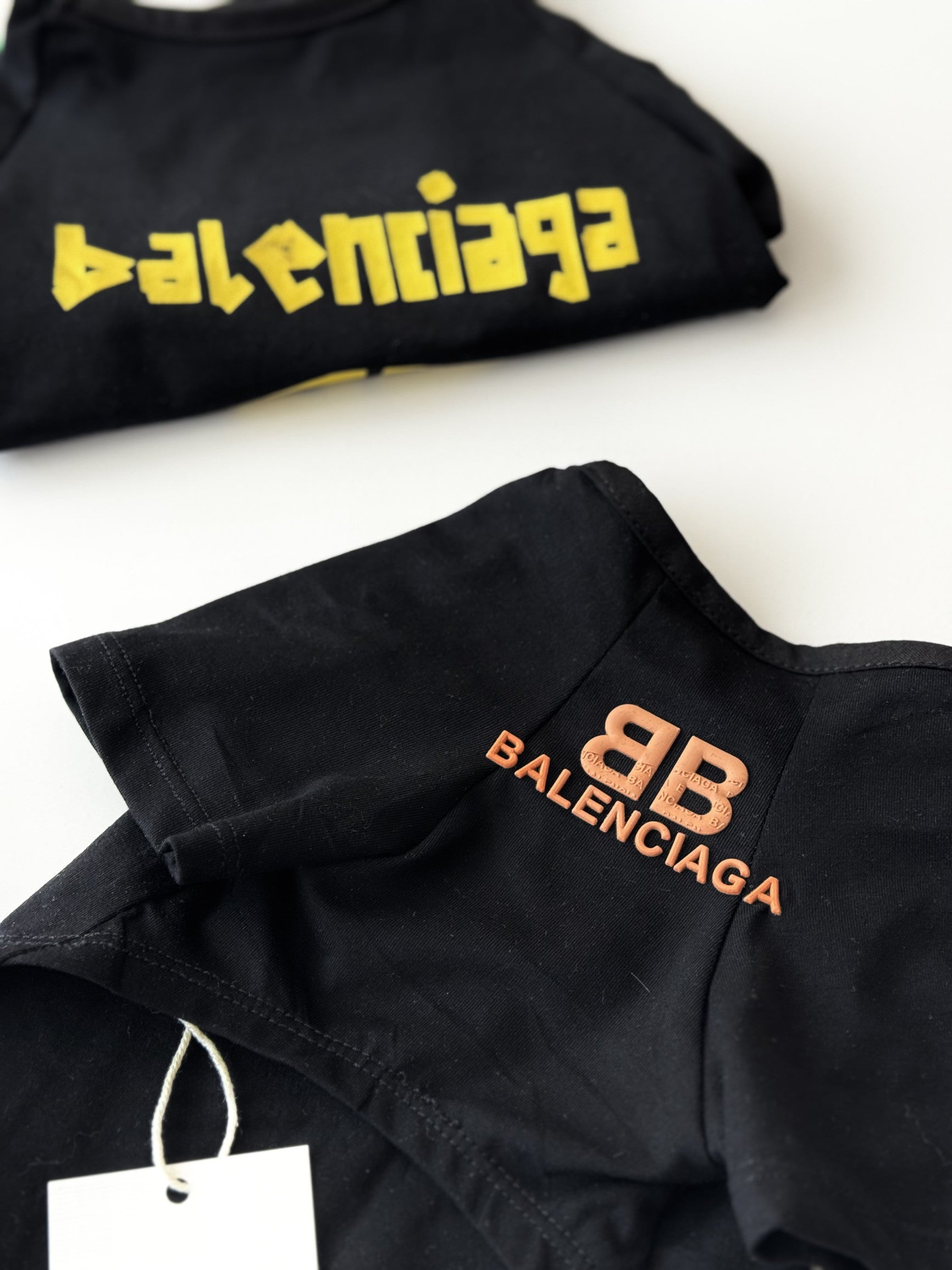 Футболка чорного кольору з принтом Balenciaga