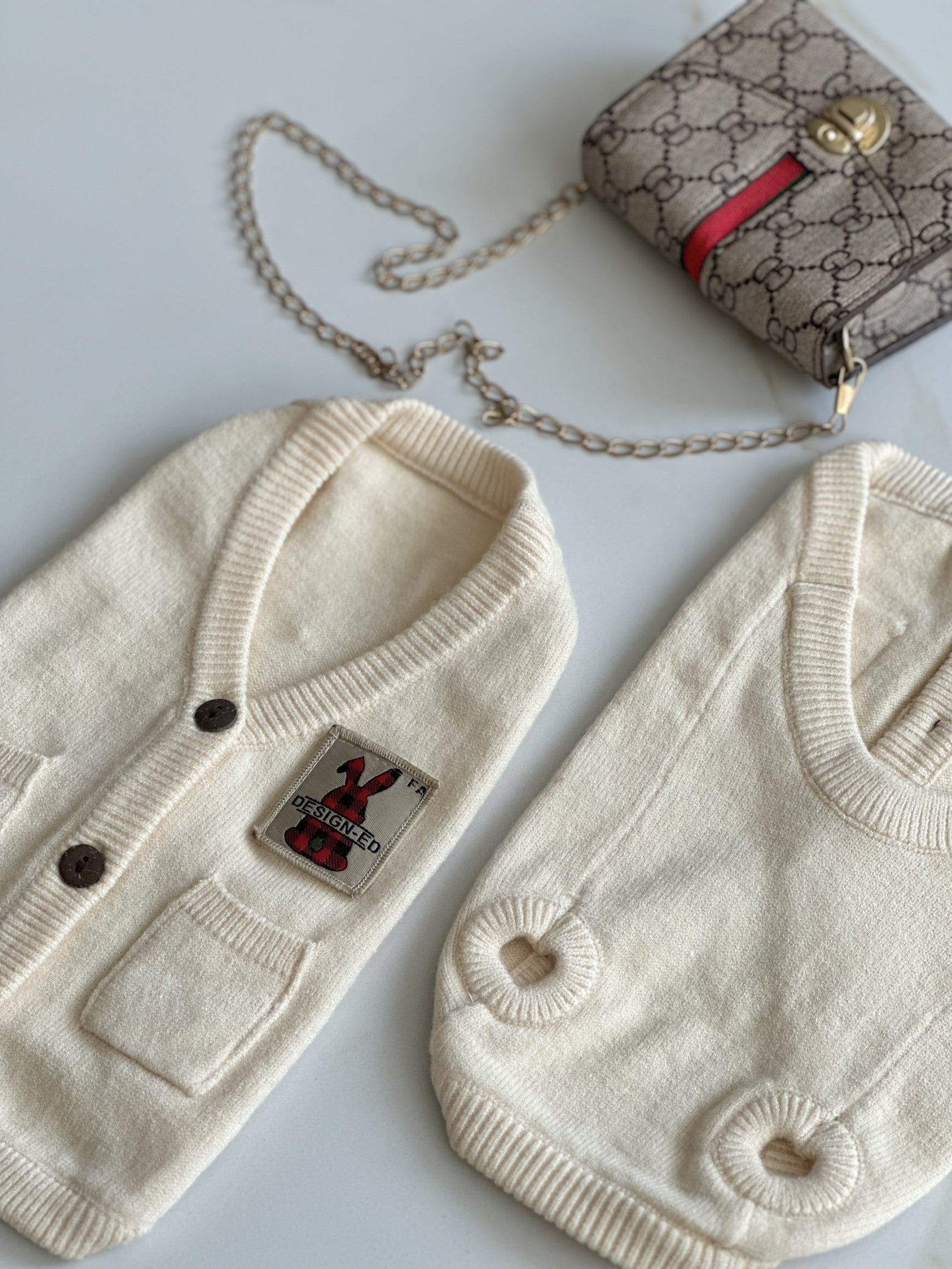 Светр-безрукавка молочного кольору Designed