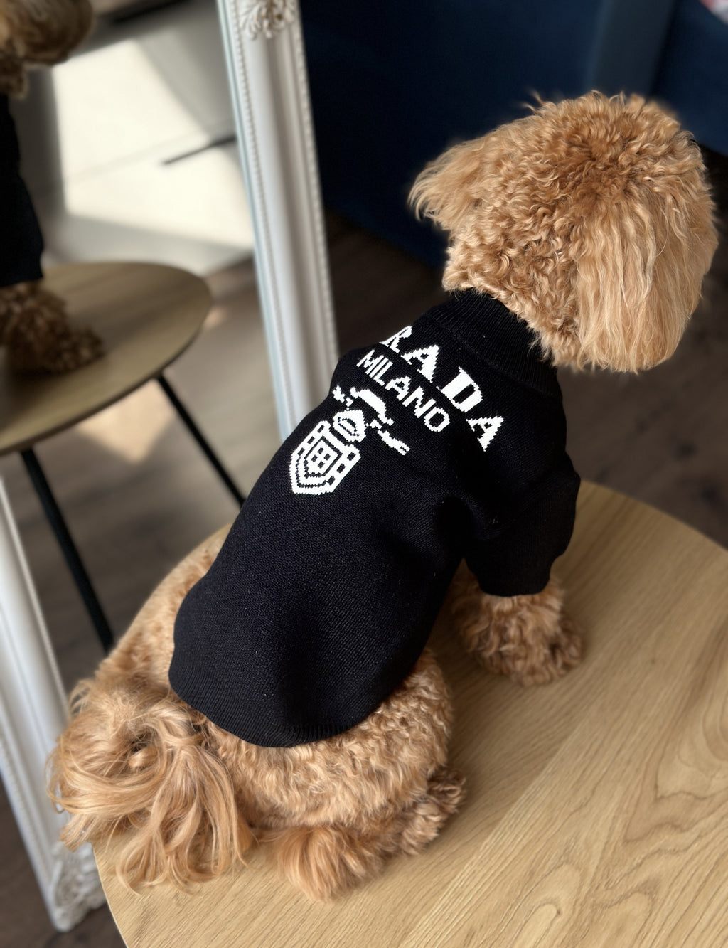 Светр чорного кольору з принтом Prada