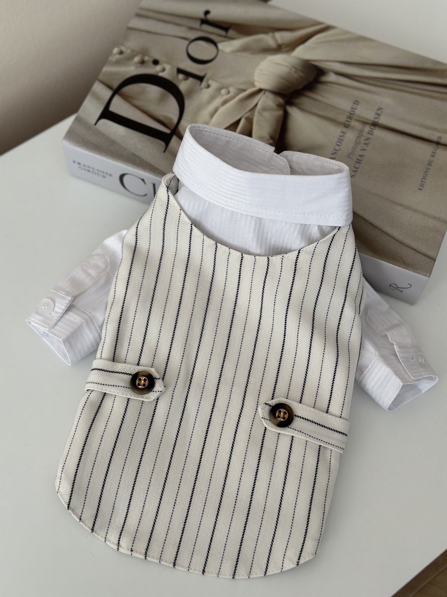 Смокінг біло-бежевого кольору Gentle Cream