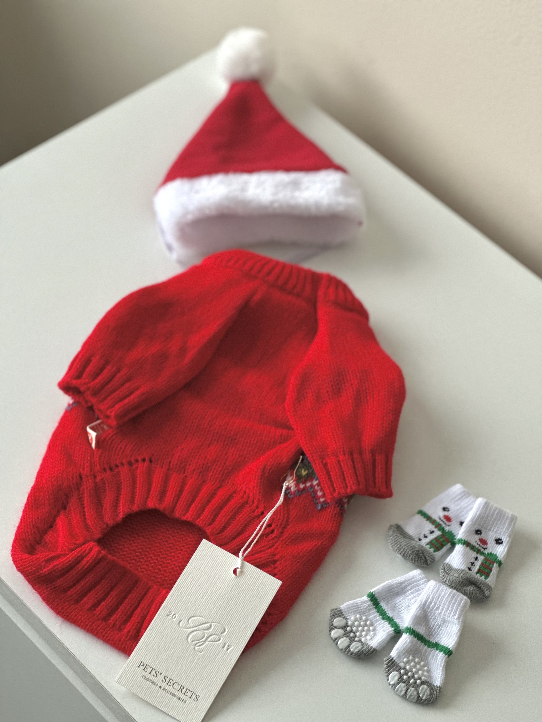 Светр червоного кольору з принтом Санта