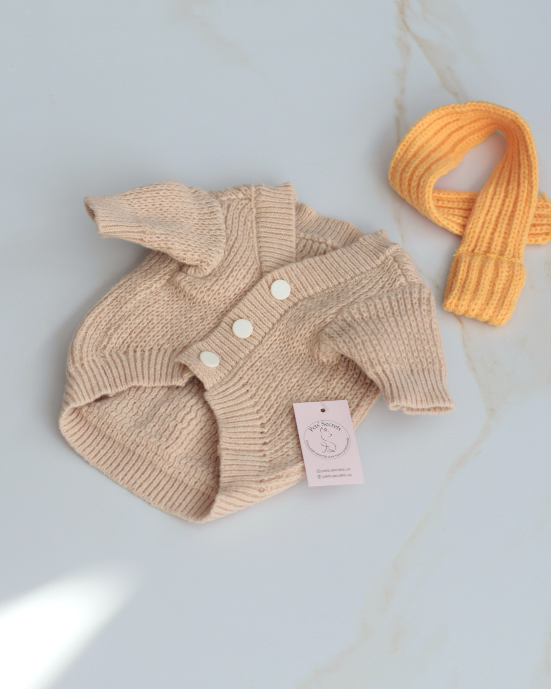 Кардиган бежевого кольору з шаликом