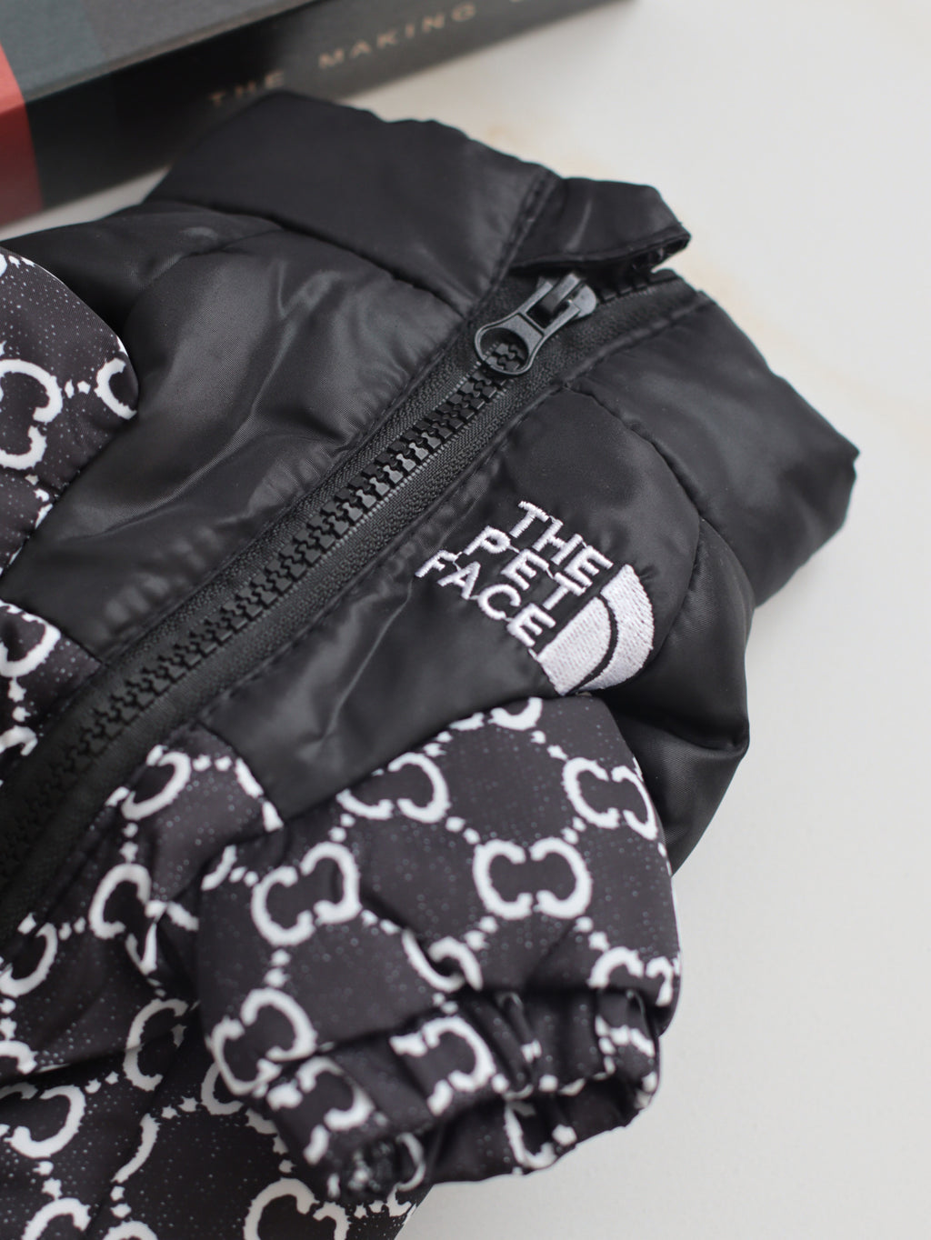 Куртка чорного кольору The pet face GG