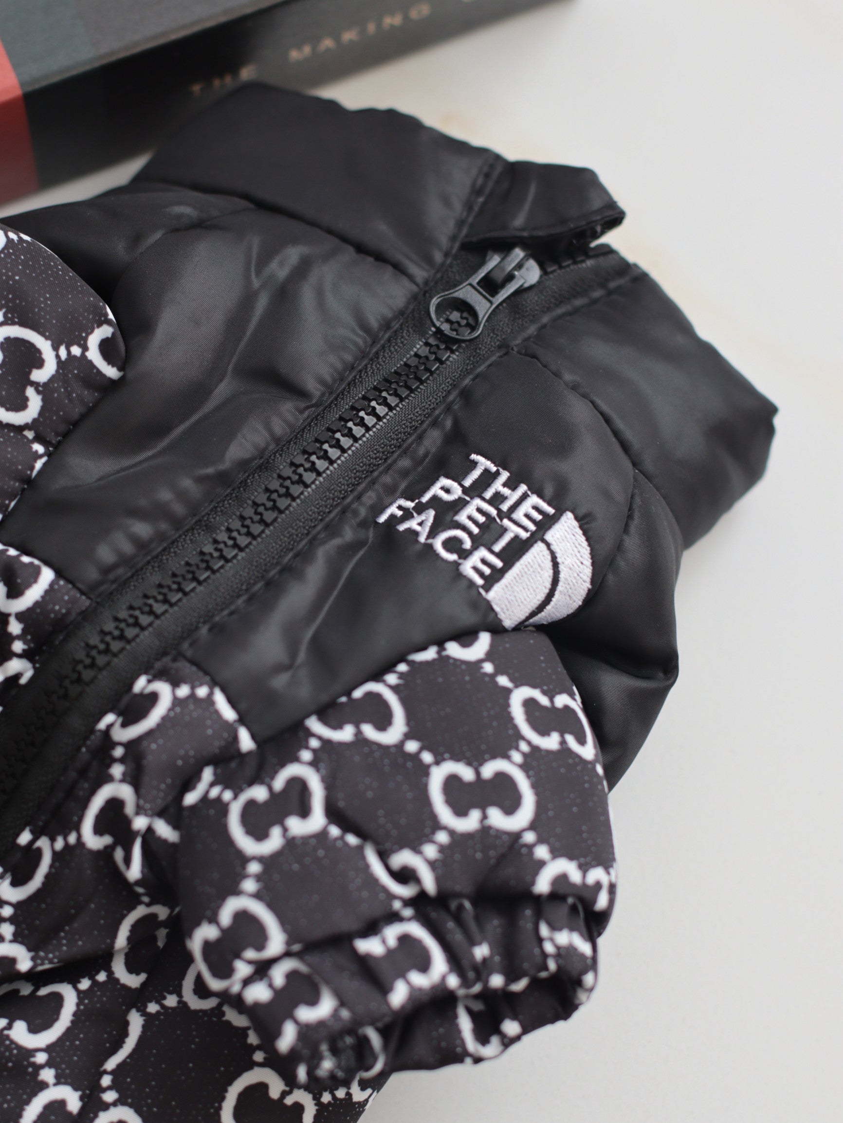 Куртка чорного кольору The pet face GG