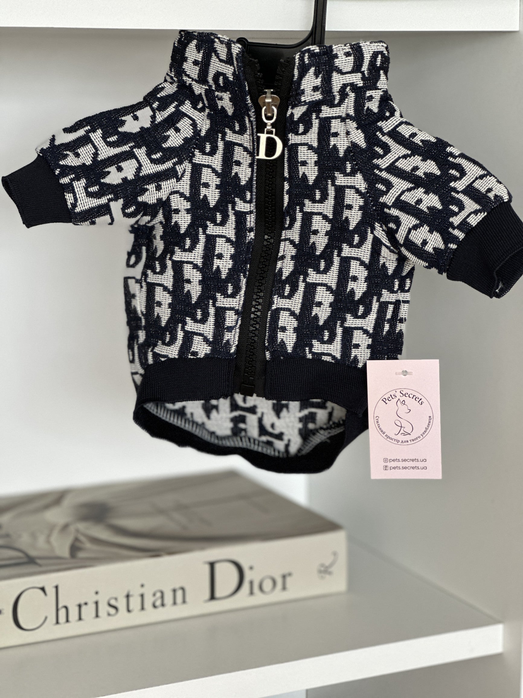 Бомбер біло-синього кольору з принтом Dior