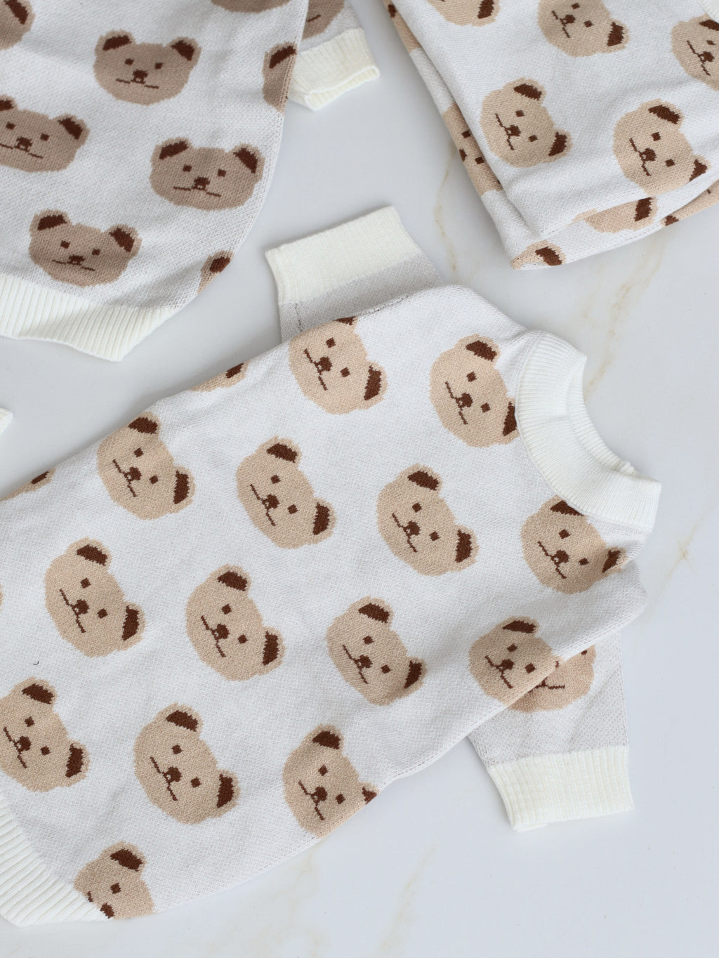 Светр білого кольору з принтом Light bear