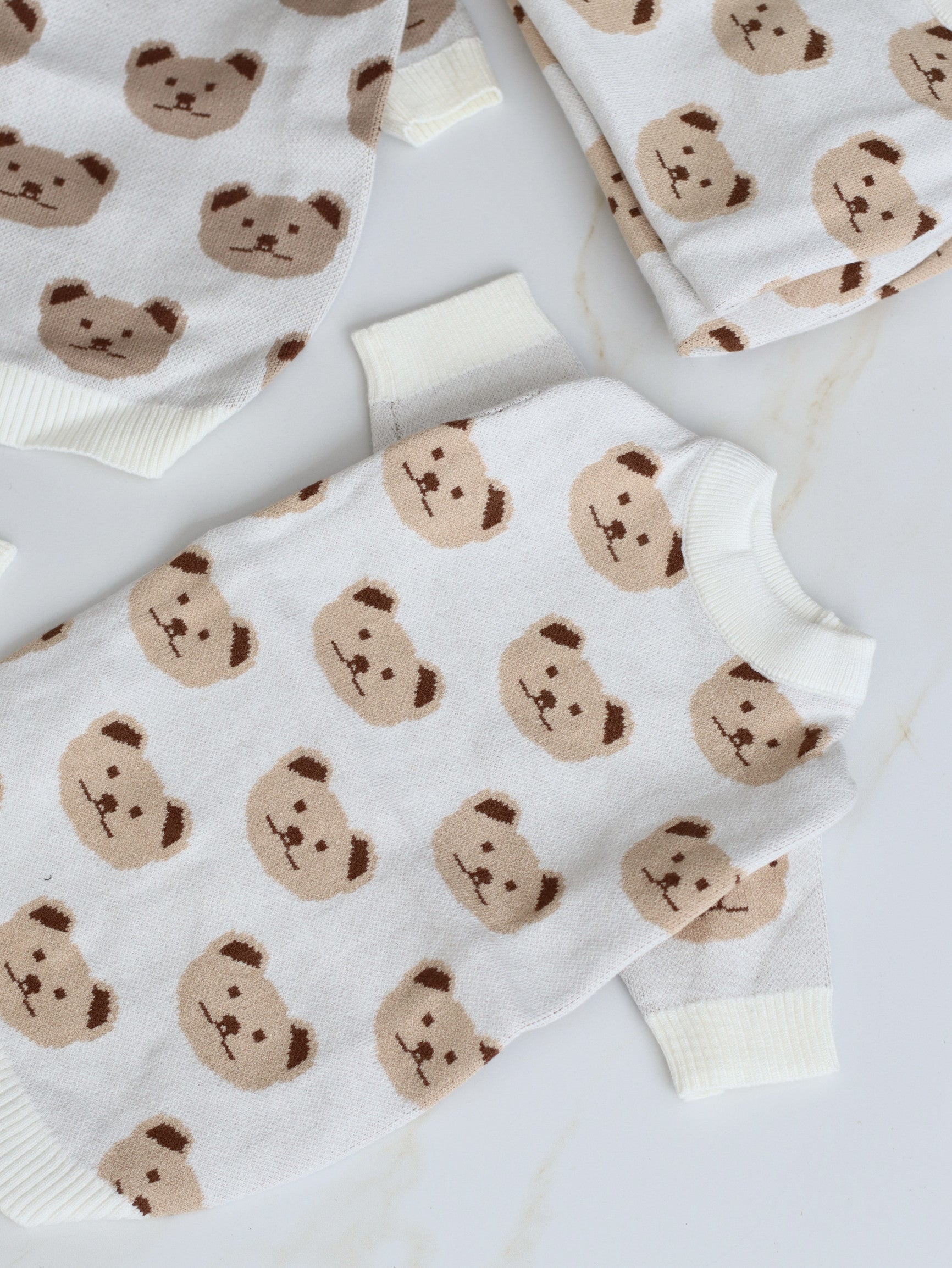 Светр білого кольору з принтом Light bear