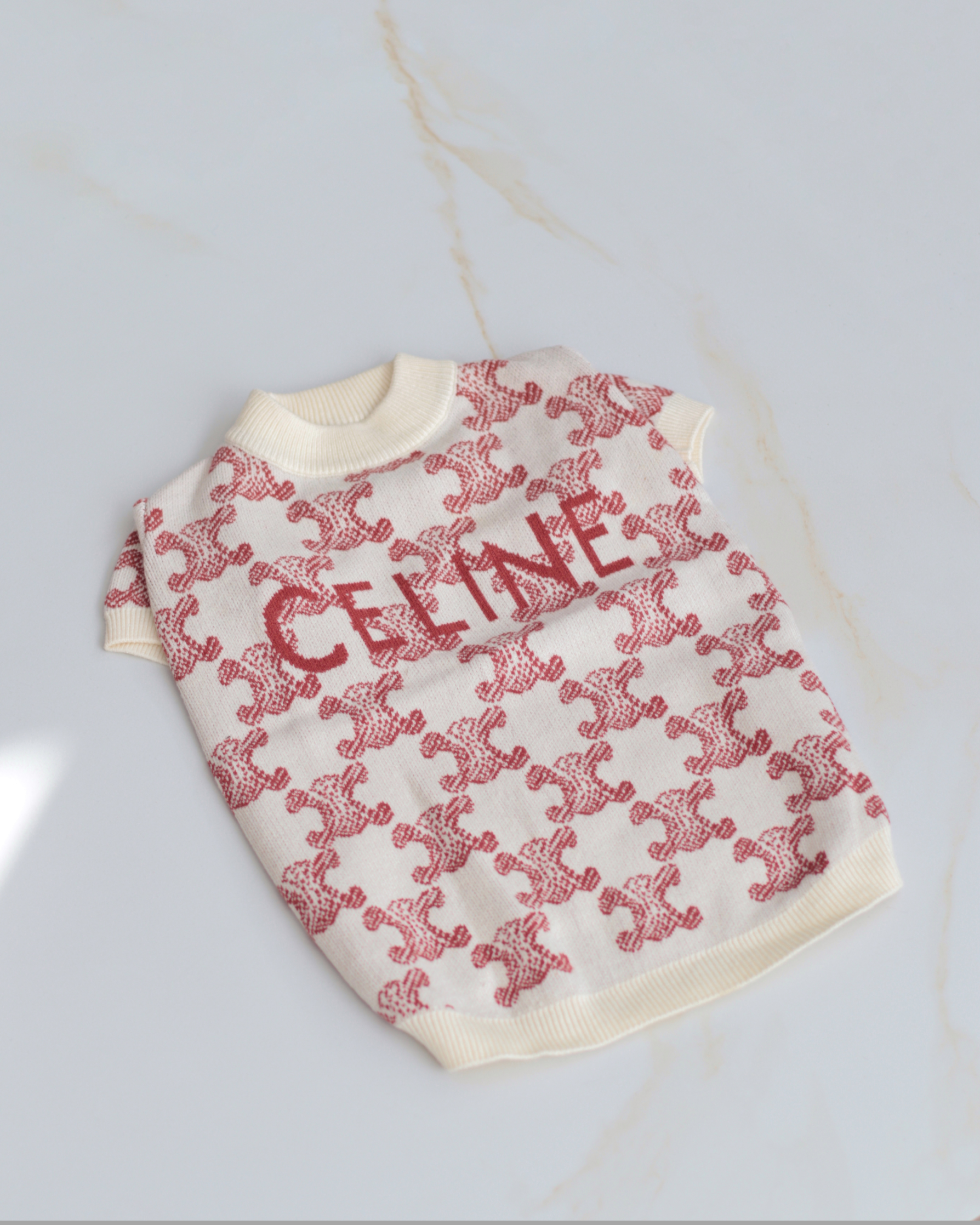 Светр білого кольору з принтом Celine