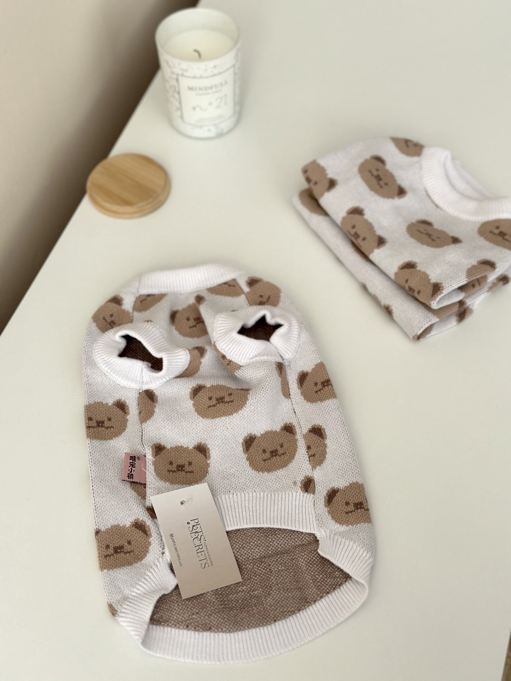 Светр-безрукавка білого кольору з принтом Bear