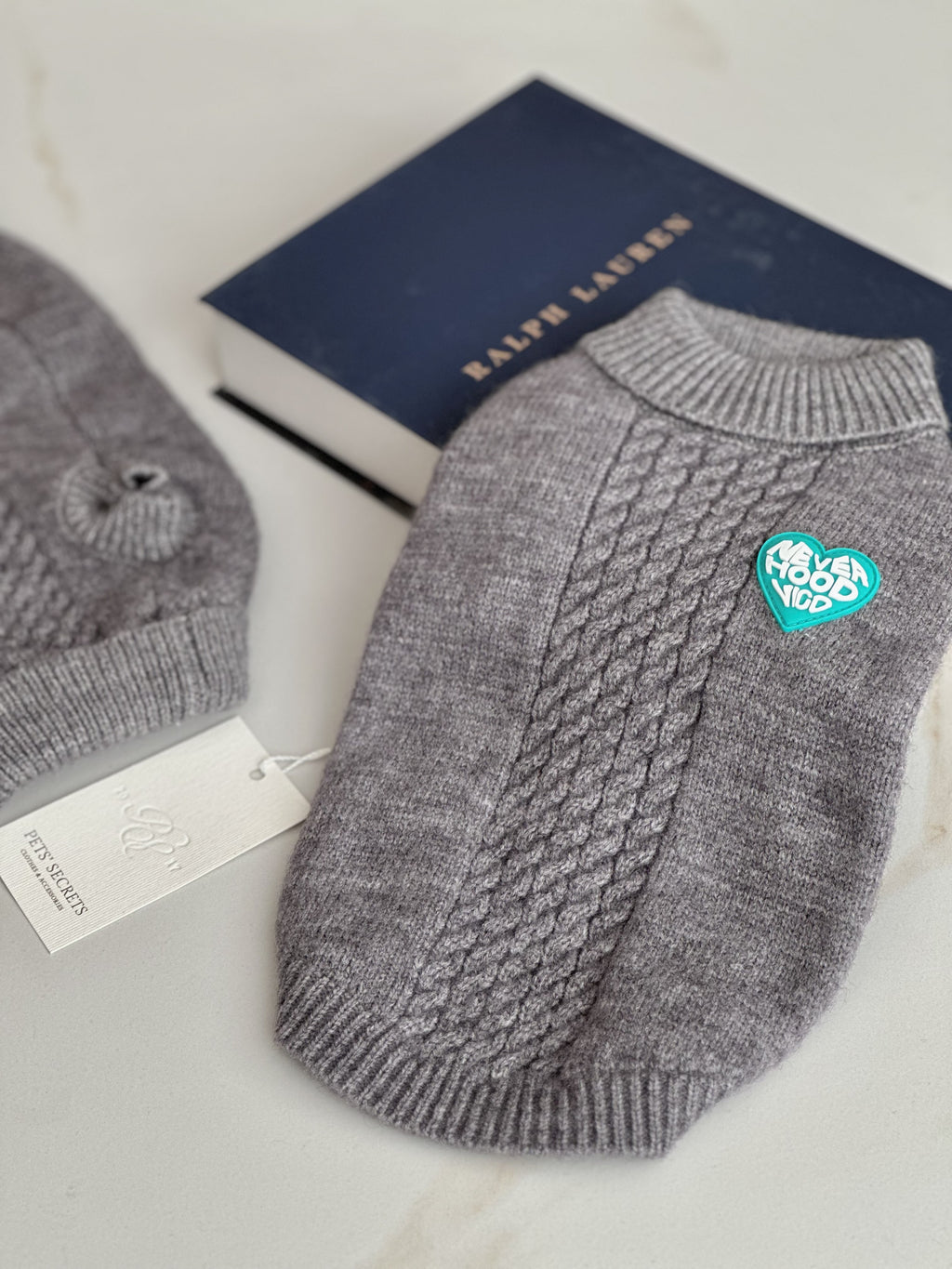 Светр-безрукавка сірого кольору Never Hood