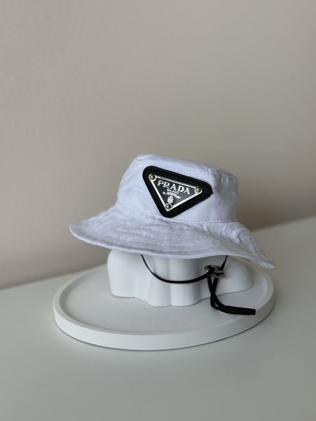Панамка білого кольору Prada