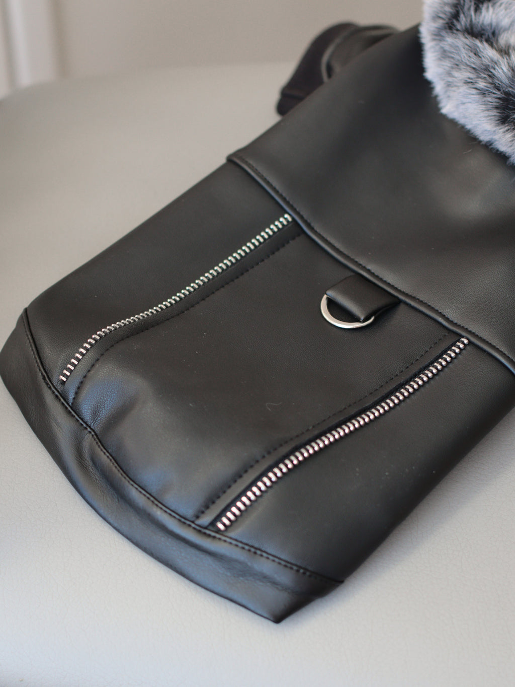 Куртка чорного кольору Leather jacket