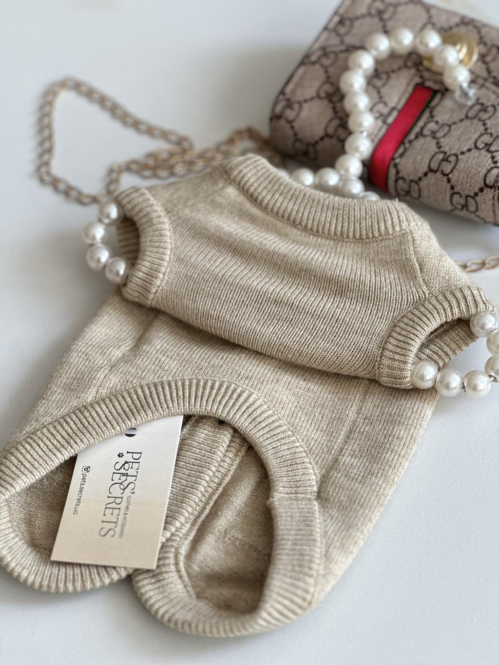 Светр-безрукавка бежевого кольору Designed