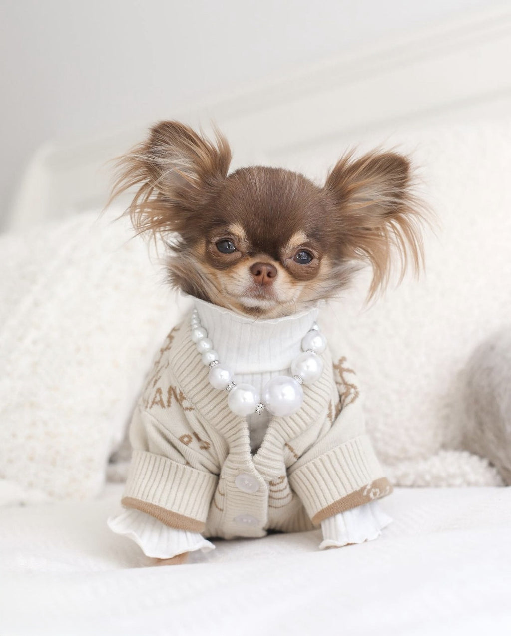 Кардиган бежевого кольору з принтом Chanel