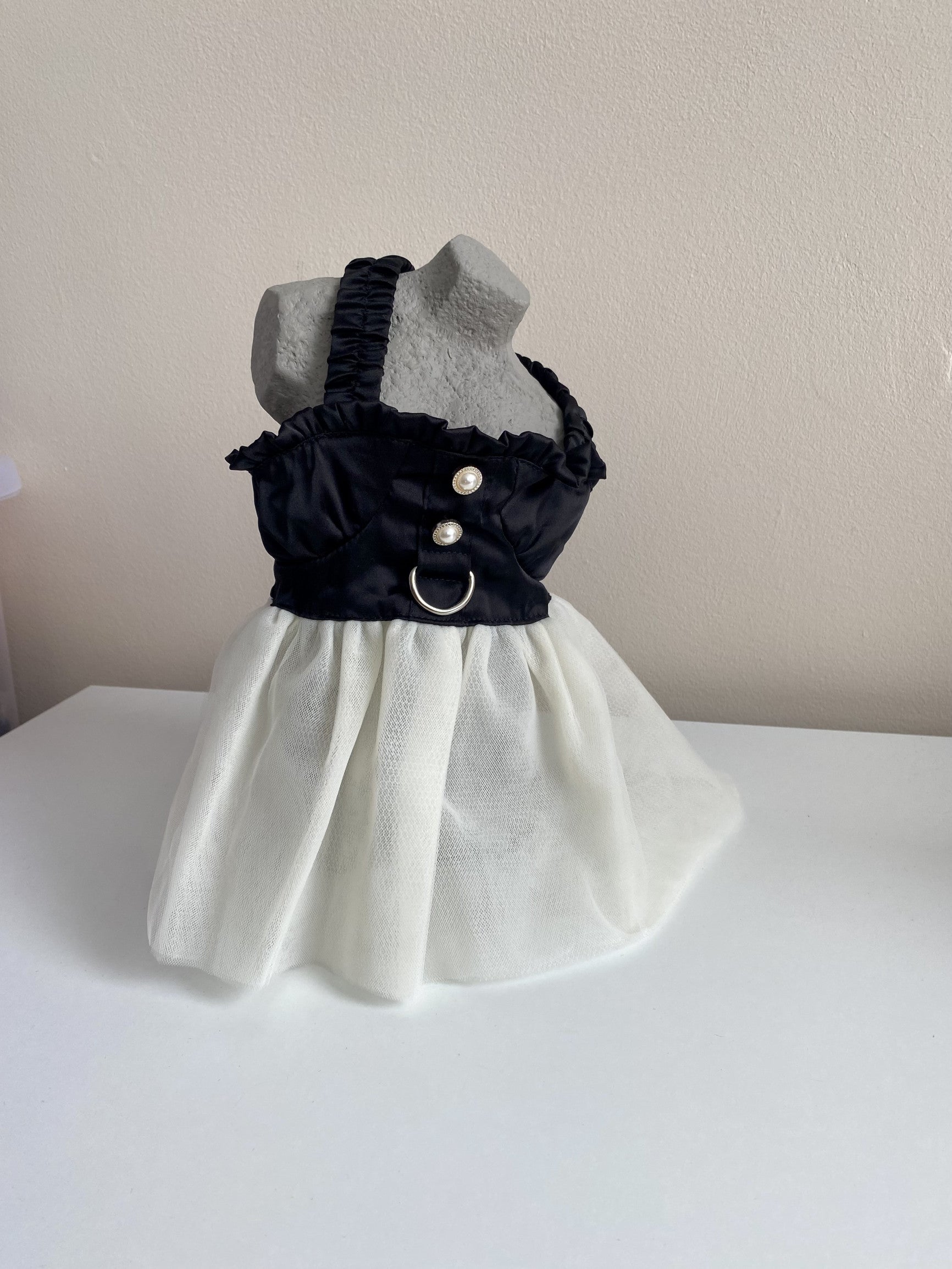 Сукня чорного кольору Elegance Noir