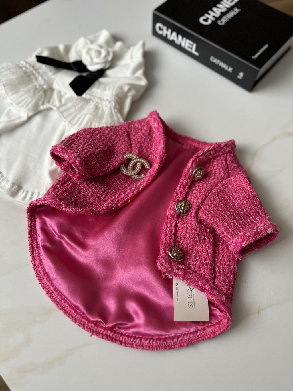 Кардиган рожевого кольору Chanel з гольфом білого кольору