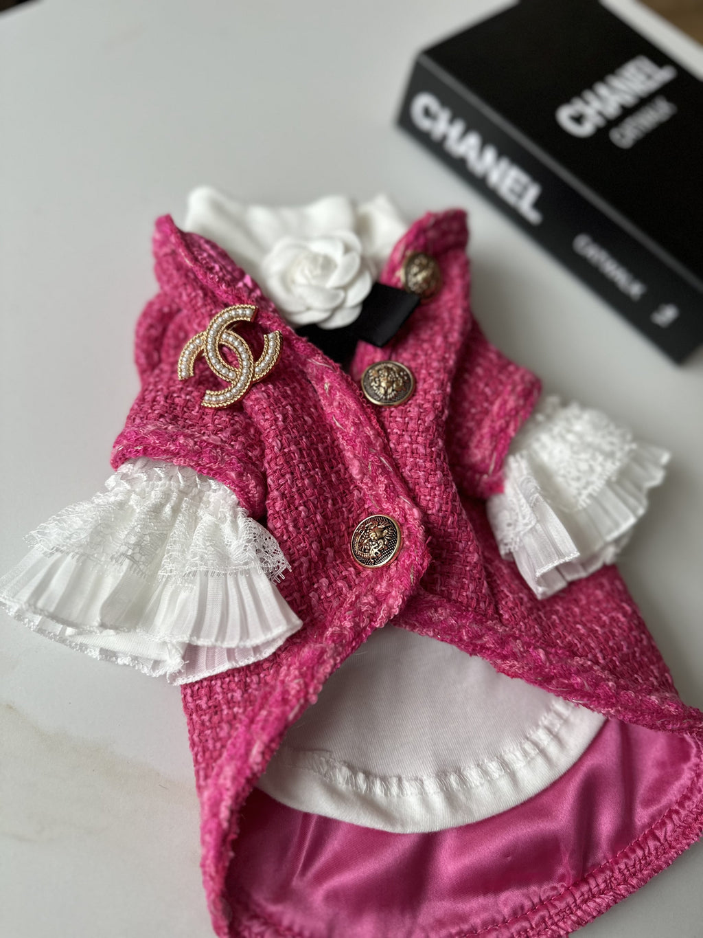 Кардиган рожевого кольору Chanel з гольфом білого кольору