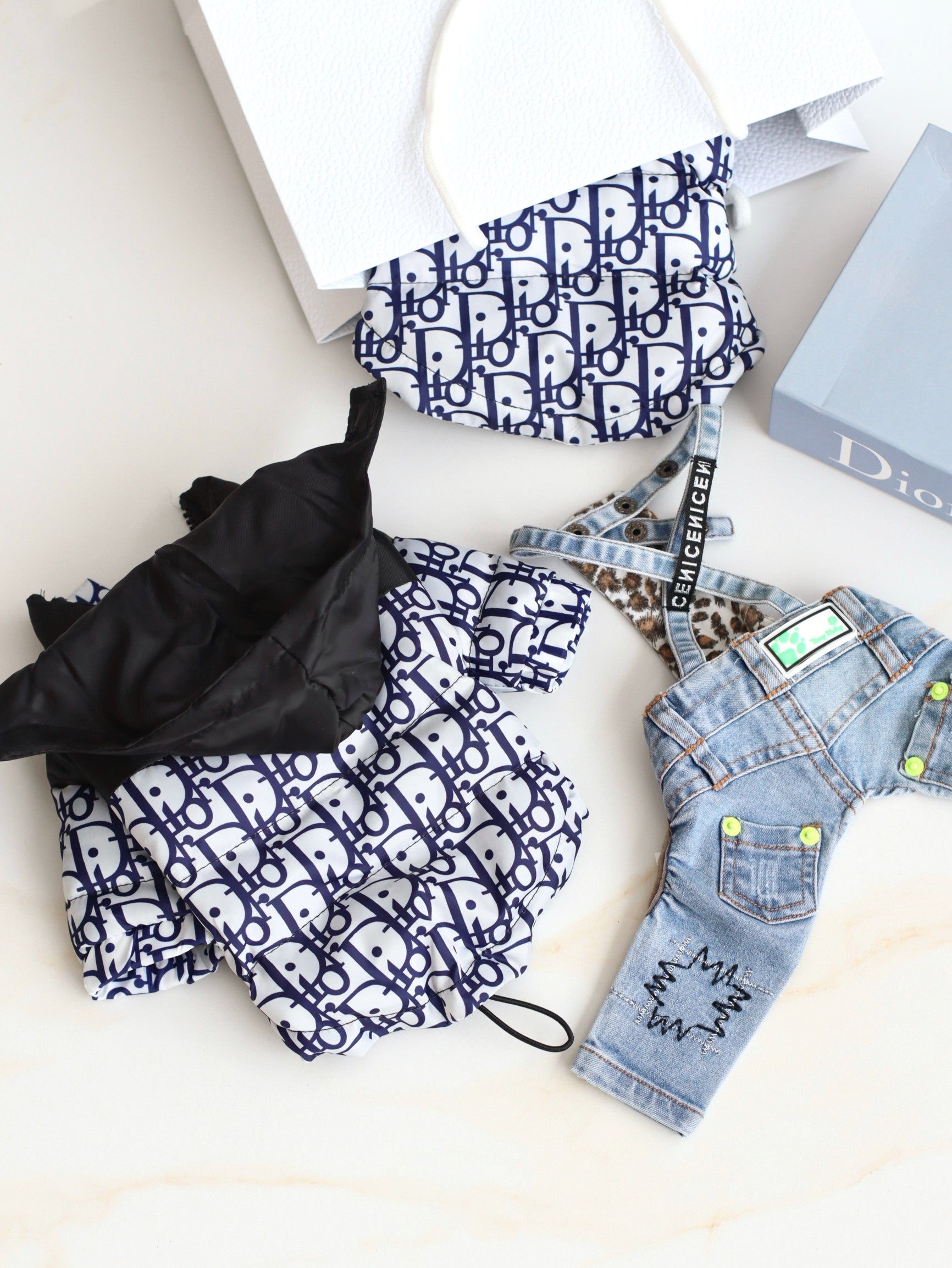 Куртка білого кольору з принтом Dior