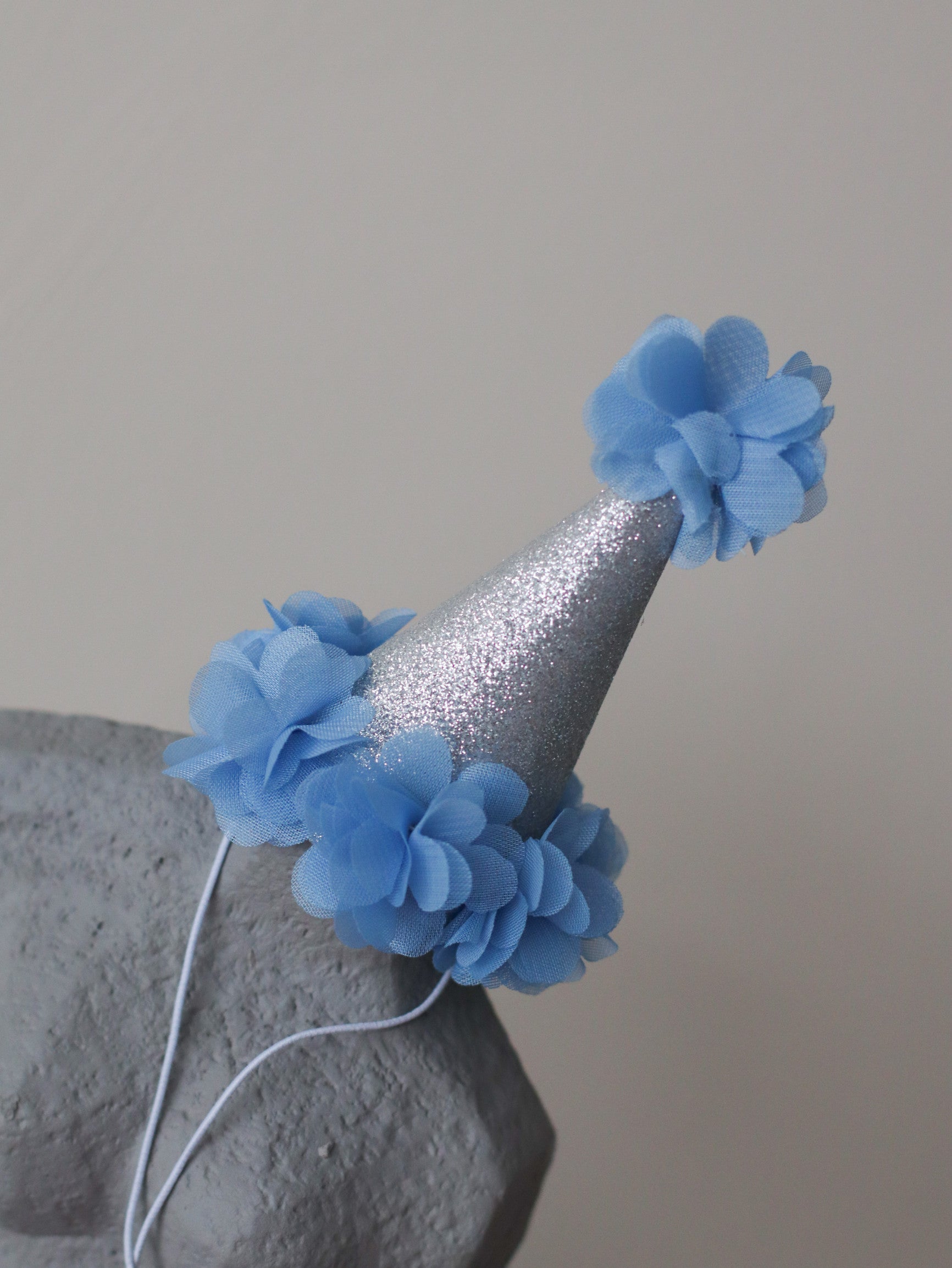 Ковпак святковий блакитного кольору Blue Sparkle