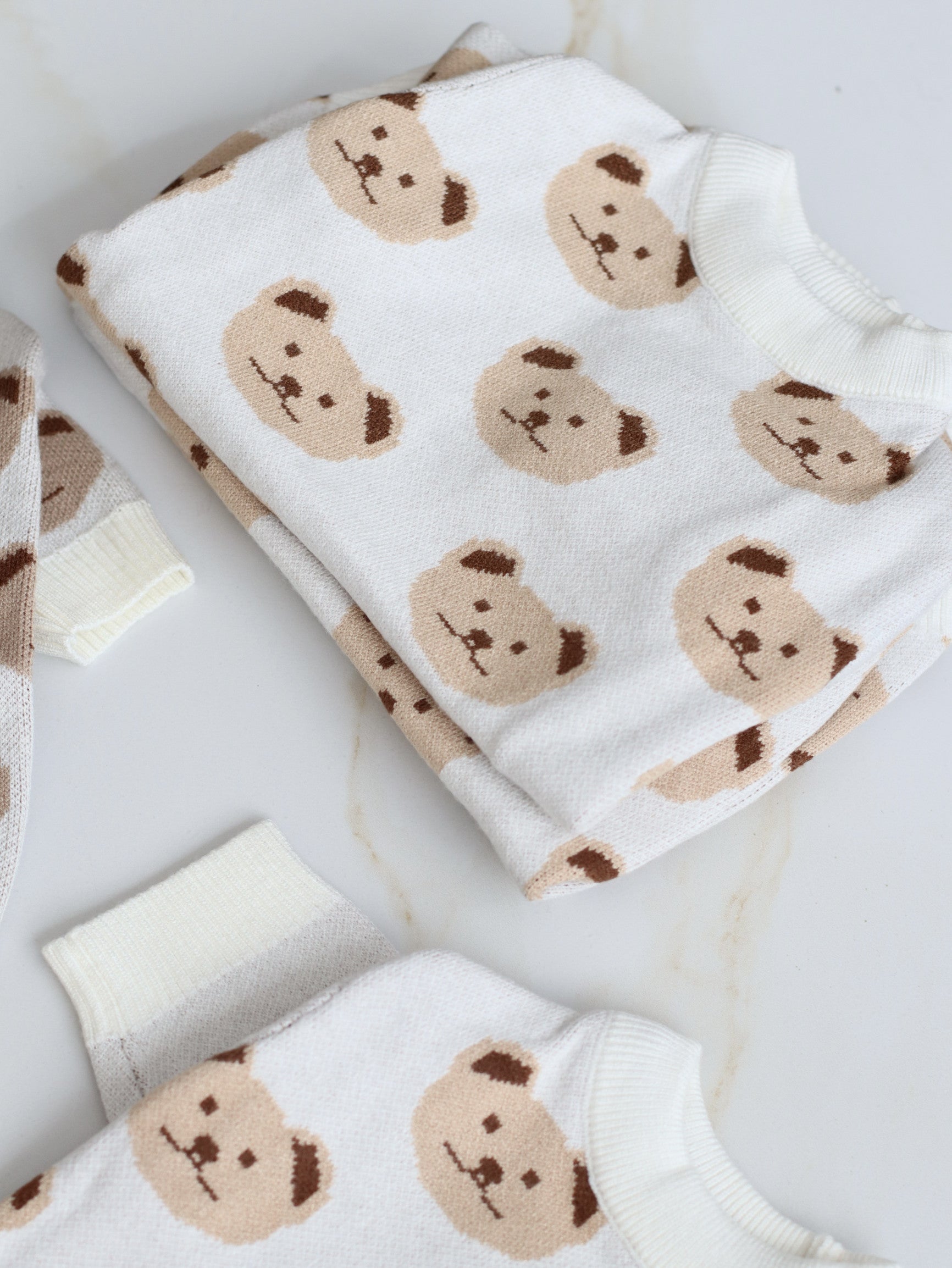 Светр білого кольору з принтом Light bear