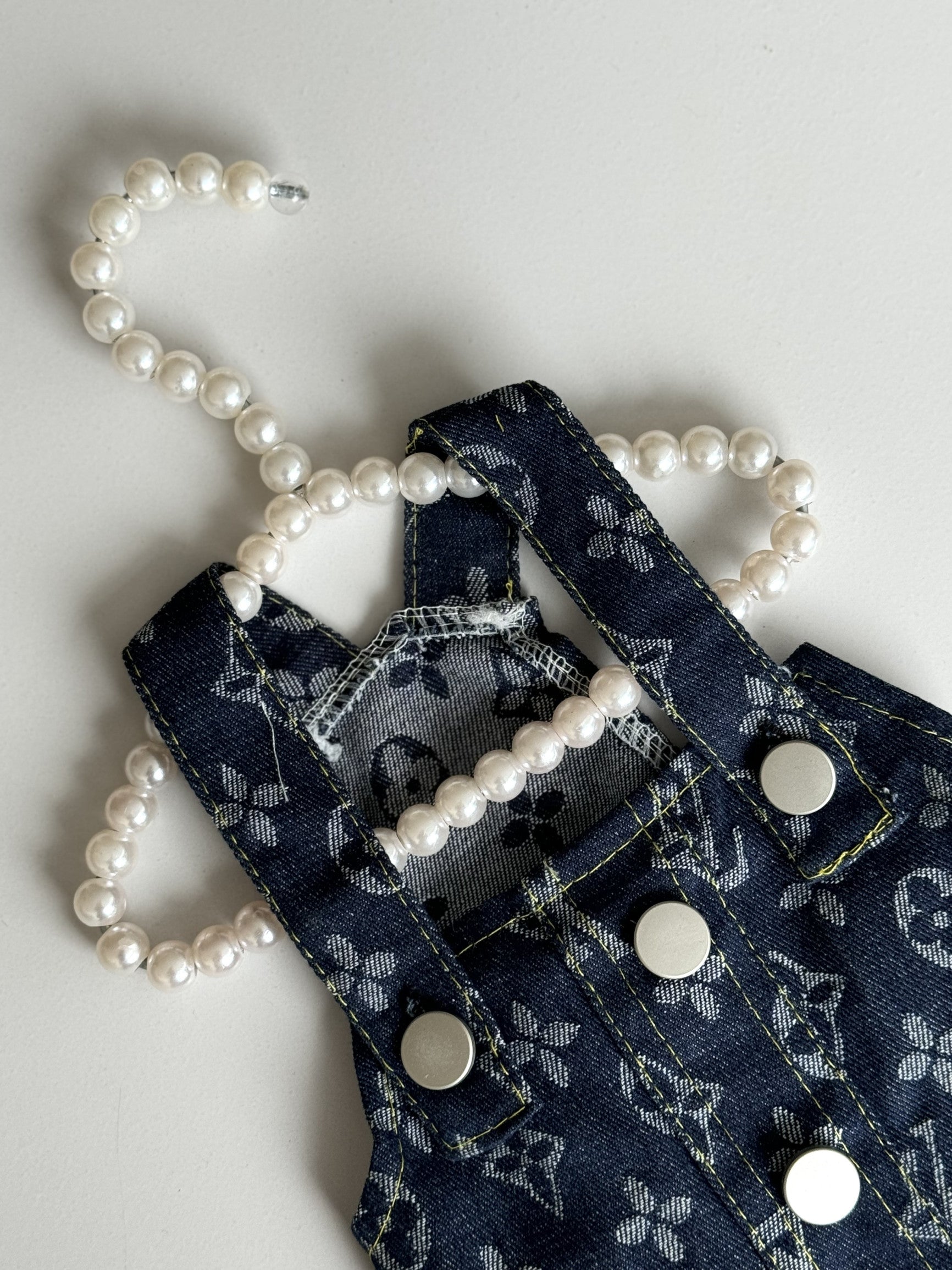 Сарафан джинсовий з рюшею з принтом LV